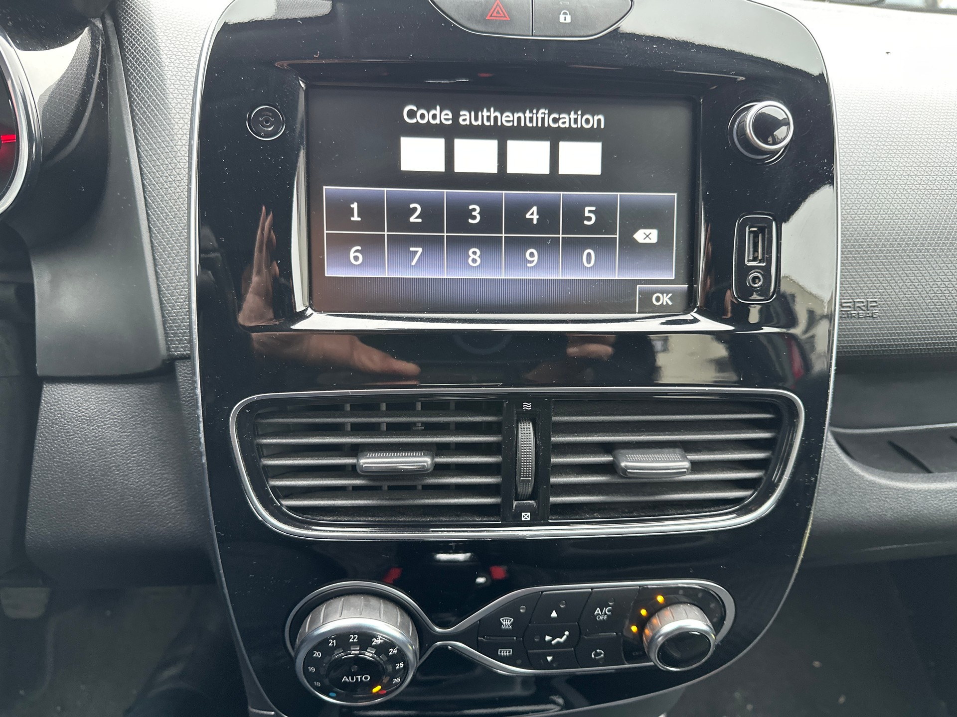RENAULT Clio 0.9 Intens-image-15
