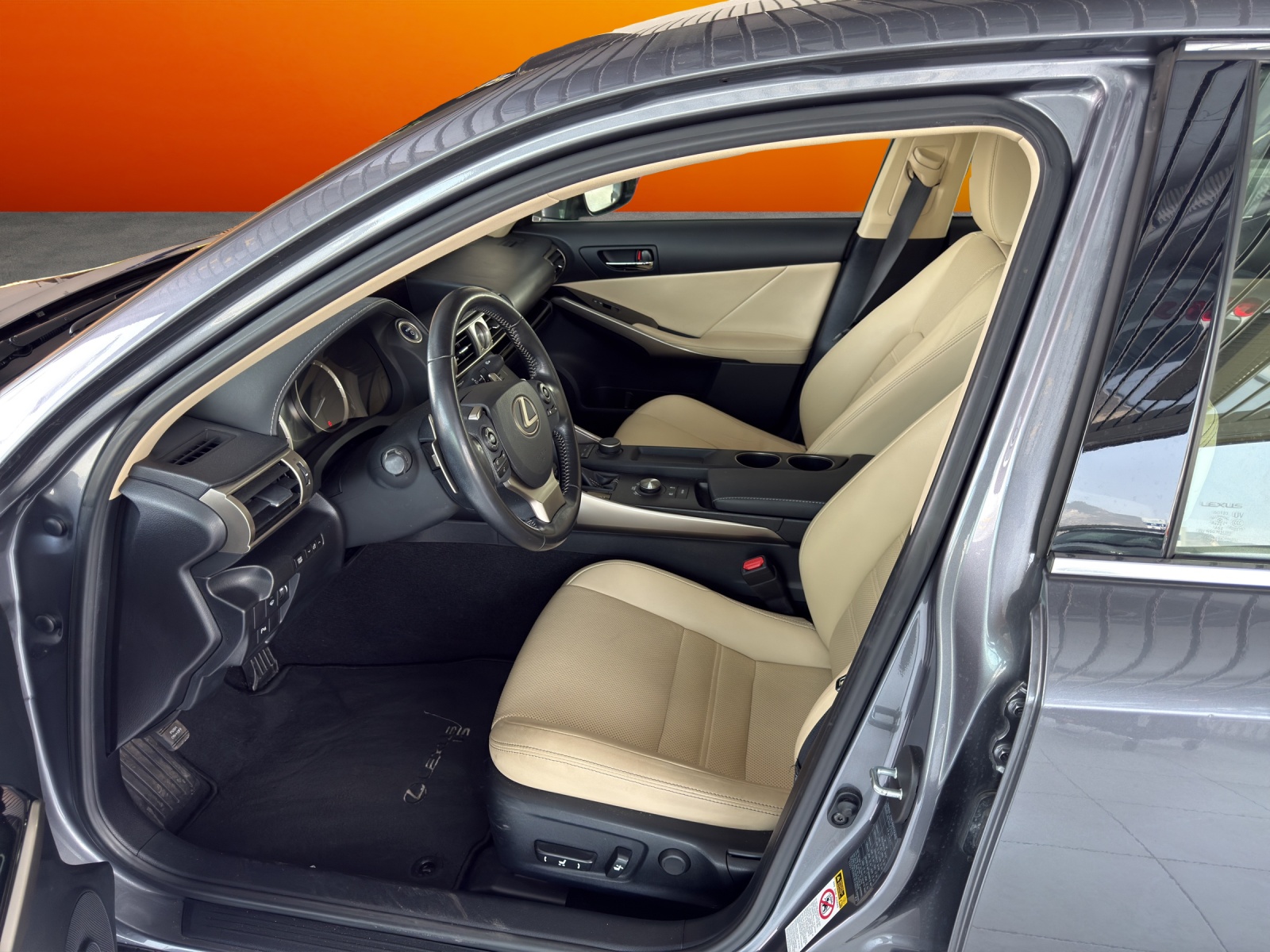 LEXUS IS 300h excellence Automatic-image-10