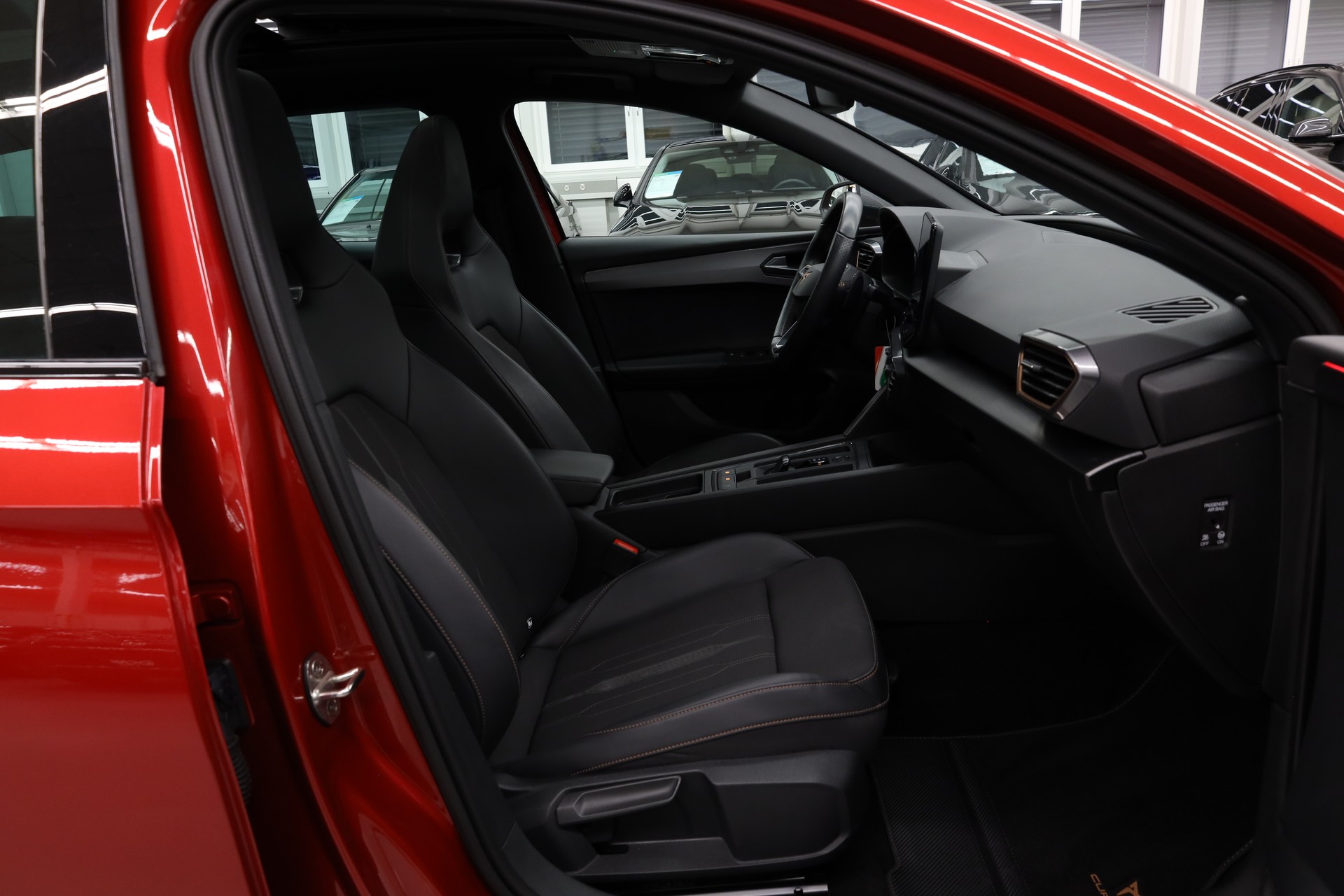CUPRA Leon ST 2.0 TSI 370 VZ Cup 4Drive DSG-image-15