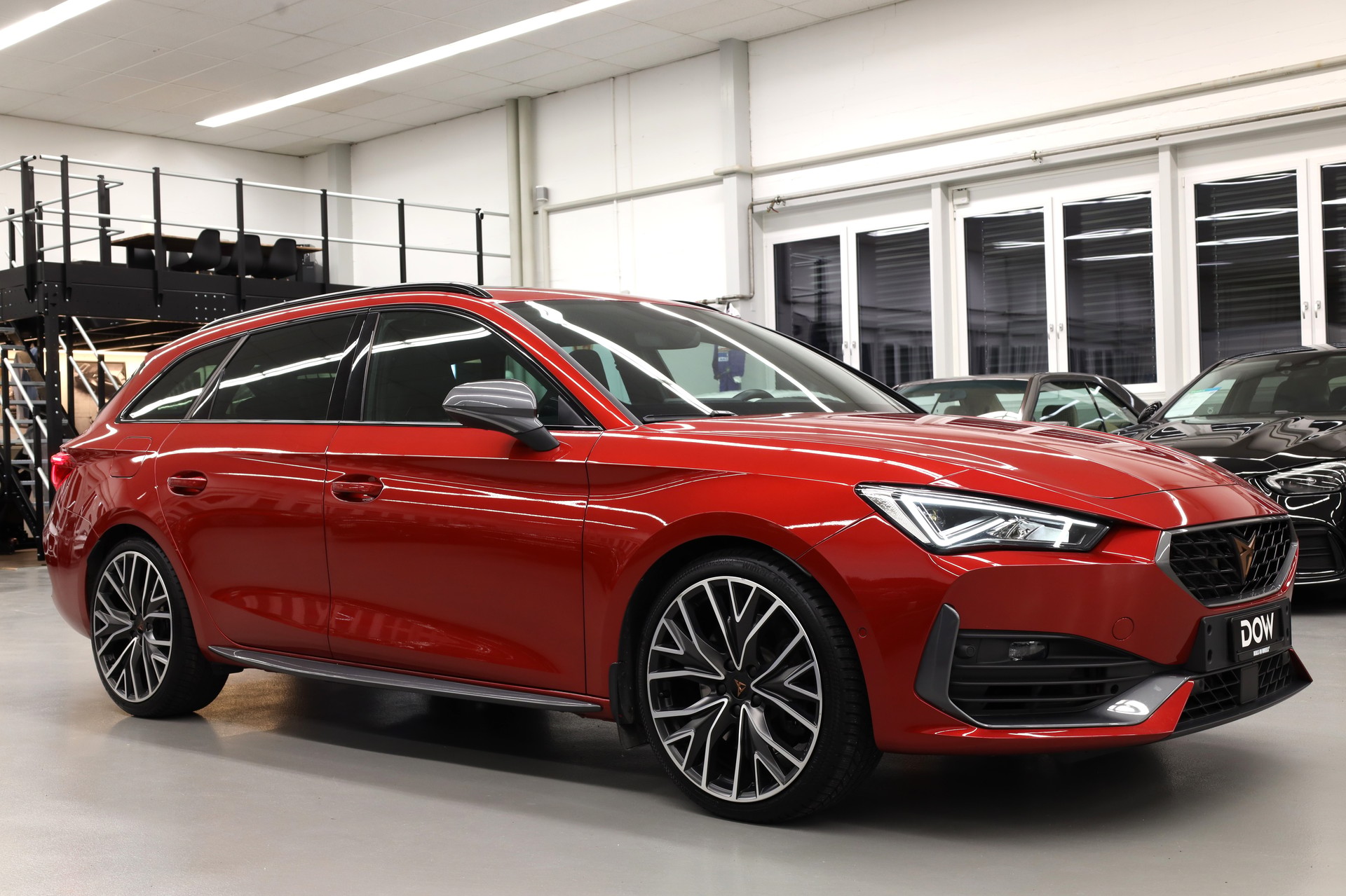 CUPRA Leon ST 2.0 TSI 370 VZ Cup 4Drive DSG-showroom-element-1