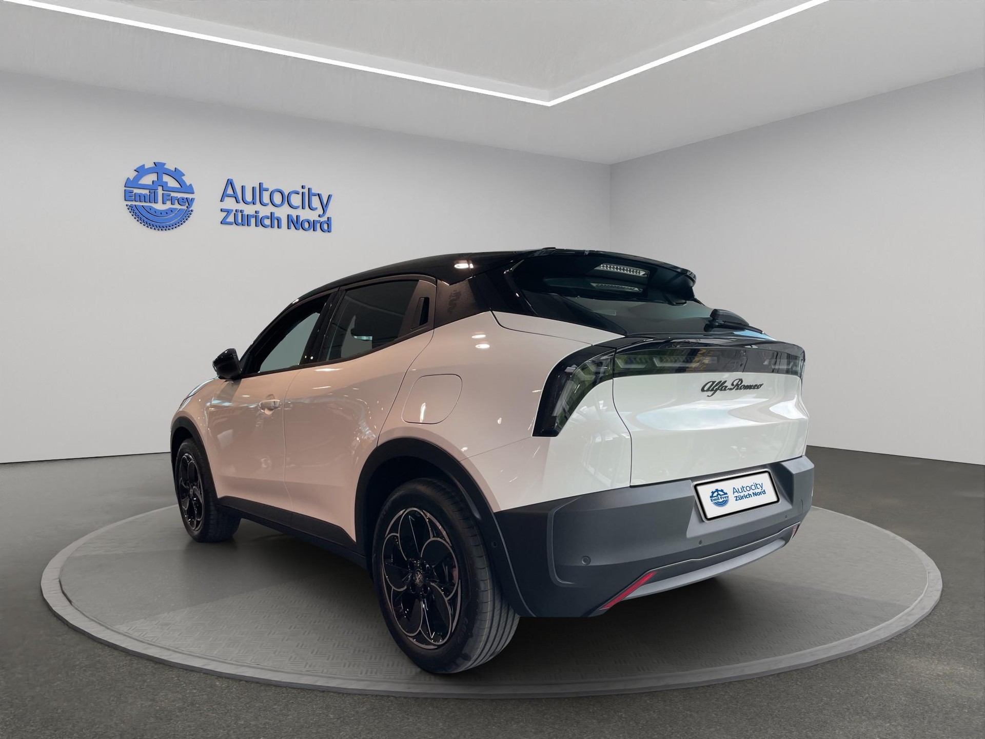 ALFA ROMEO Junior Elettrica-showroom-element-1