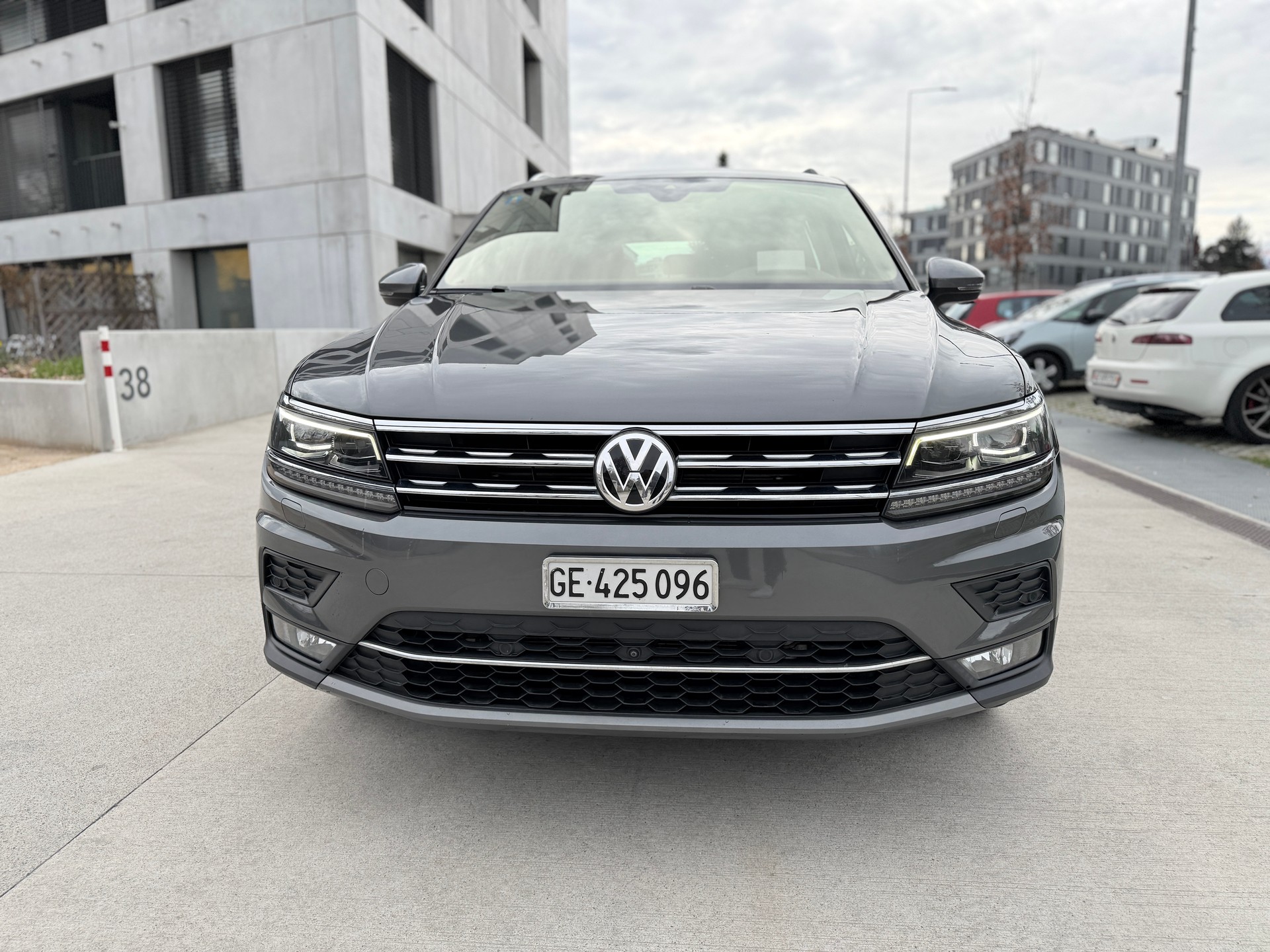 VW Tiguan 2.0TSI Comfortline 4Motion DSG-image-1