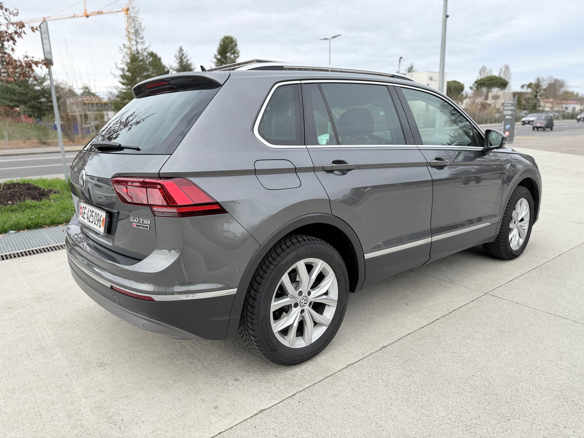 VW Tiguan 2.0TSI Comfortline 4Motion DSG-image-3