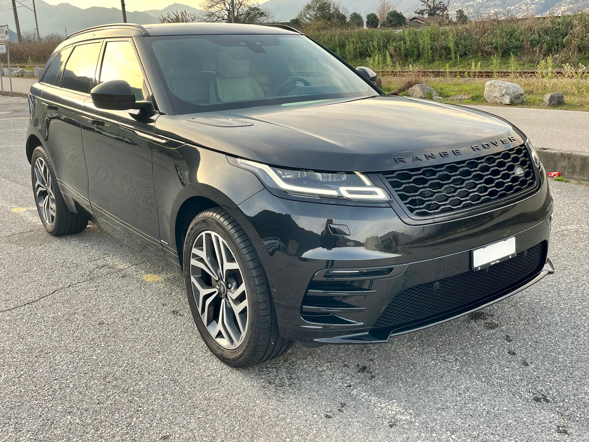 LAND ROVER Range Rover Velar R-Dynamic P 250 SE Automatic-image-14