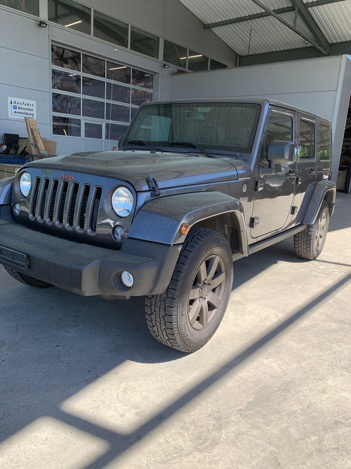 JEEP Wrangler 2.8CRD Unlimited 75th Anniversary Automat-image-2
