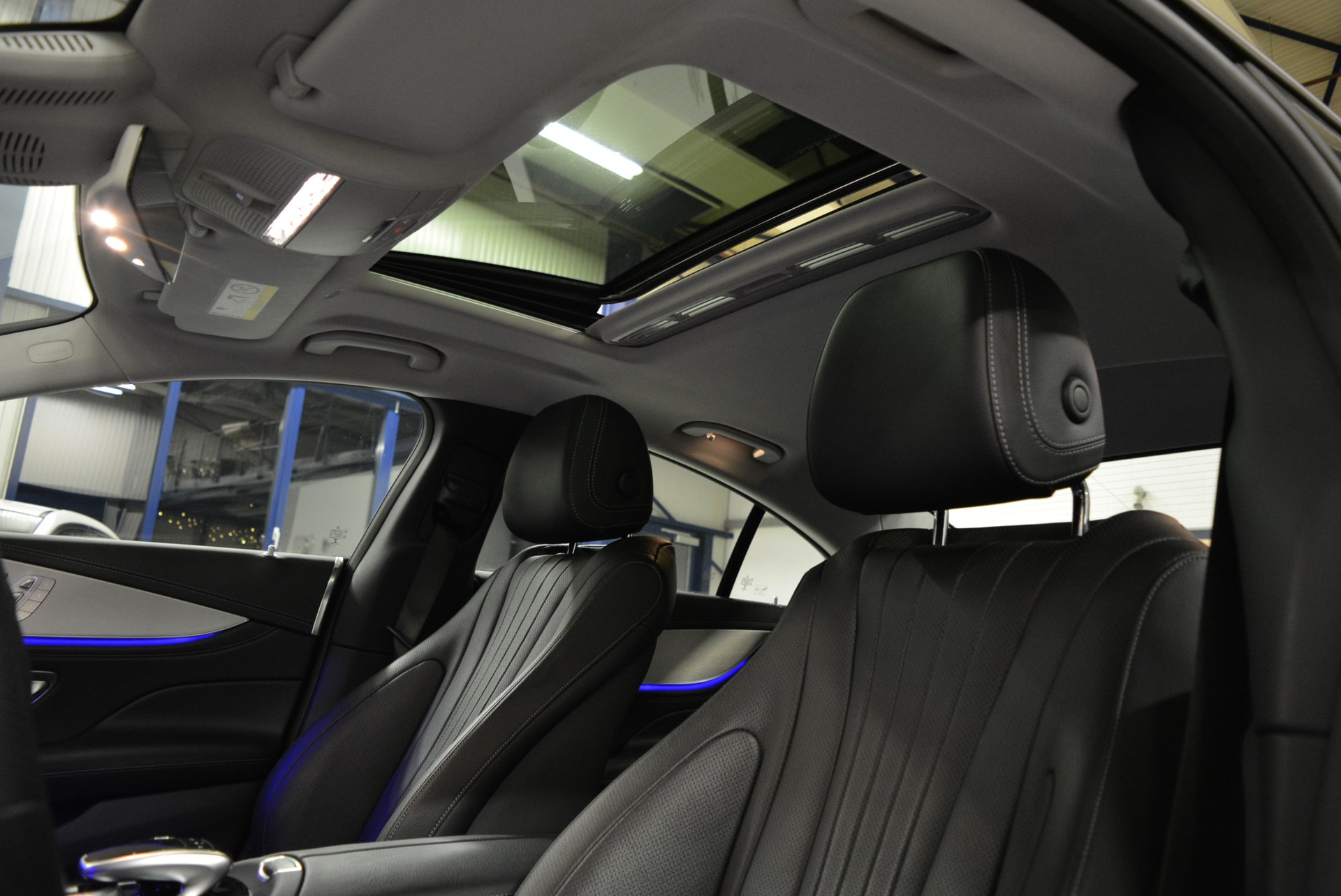 MERCEDES-BENZ CLS 350 d AMG Line 4Matic 9G-Tronic-image-9