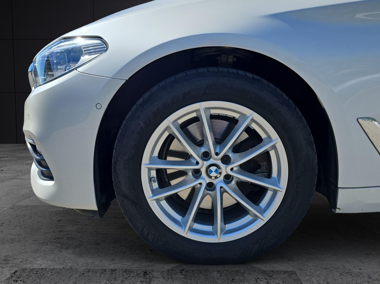 BMW 520d xDrive Touring-image-4