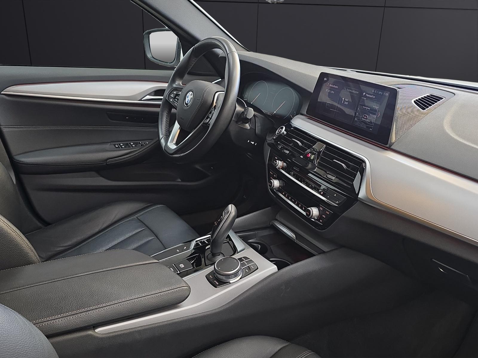 BMW 520d xDrive Touring-image-10