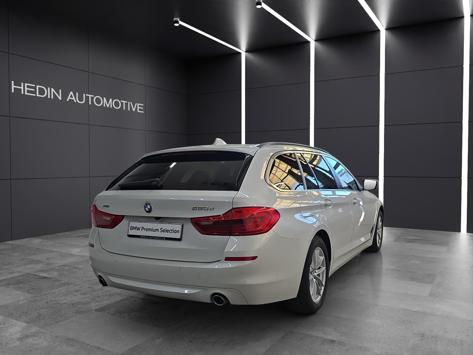 BMW 520d xDrive Touring-image-8
