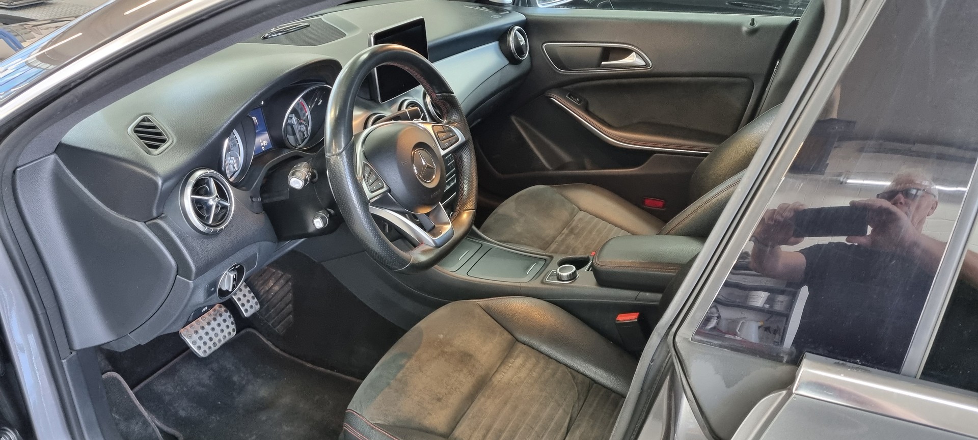 MERCEDES-BENZ CLA Shooting Brake 250 AMG Line 7G-DCT 4Matic-image-4