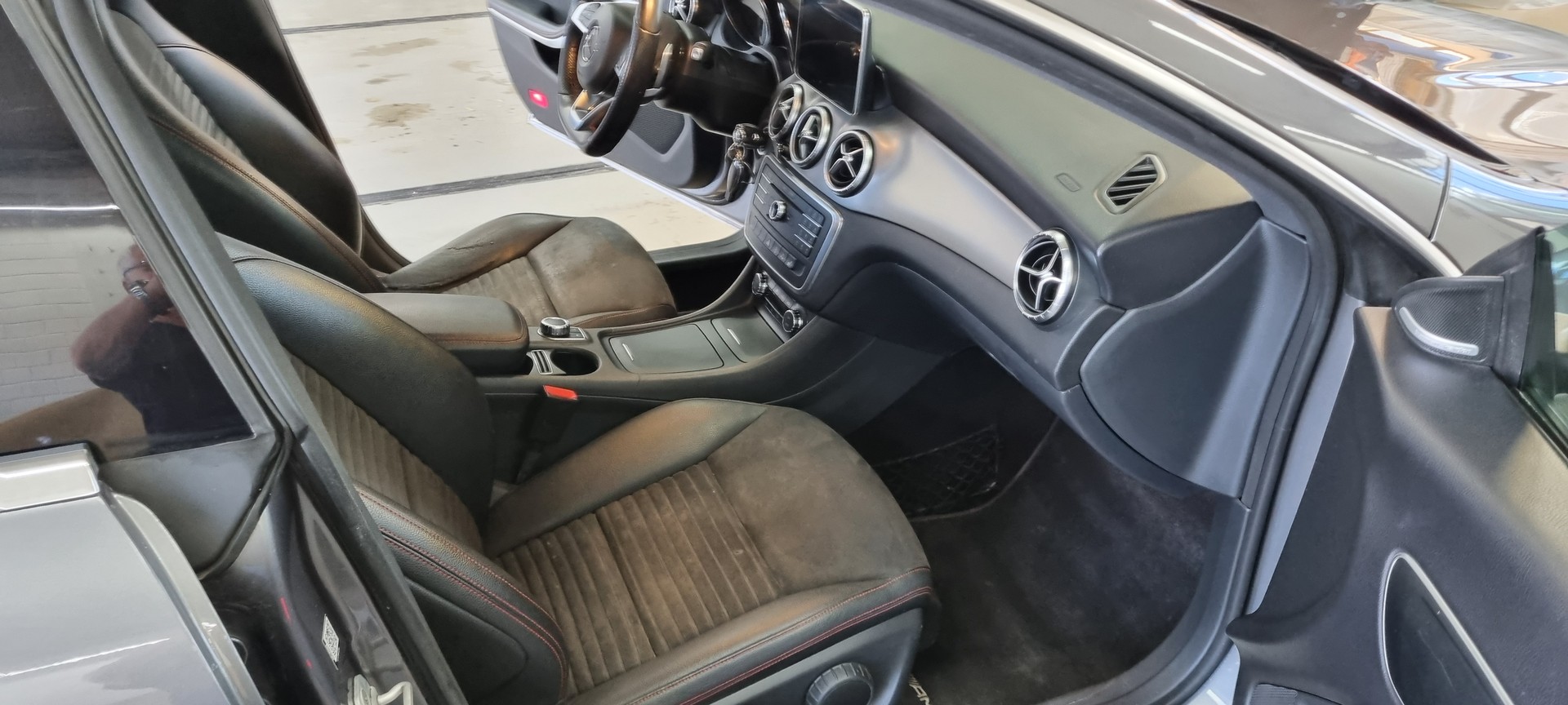 MERCEDES-BENZ CLA Shooting Brake 250 AMG Line 7G-DCT 4Matic-image-9