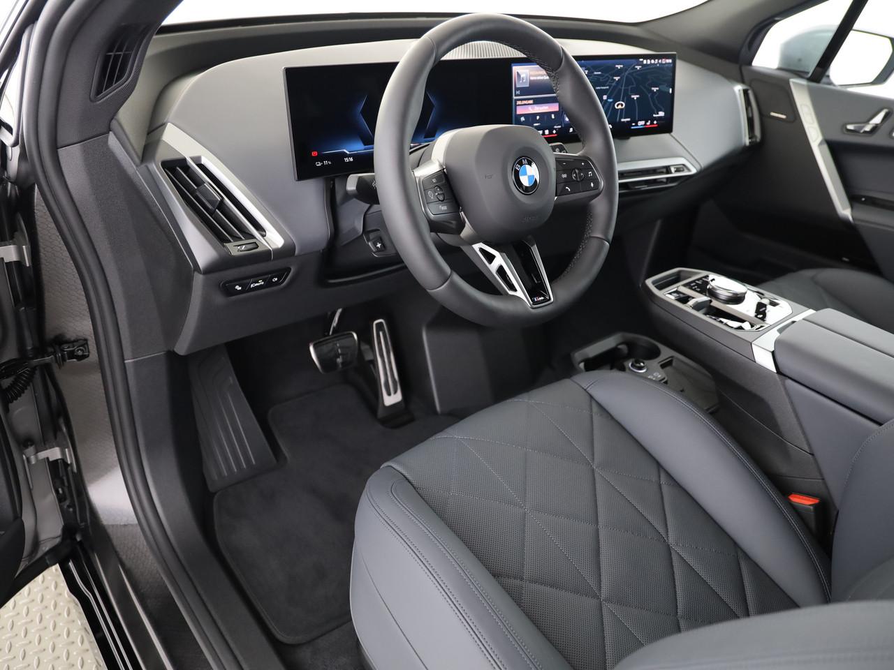 BMW iX xDrive60-showroom-element-3