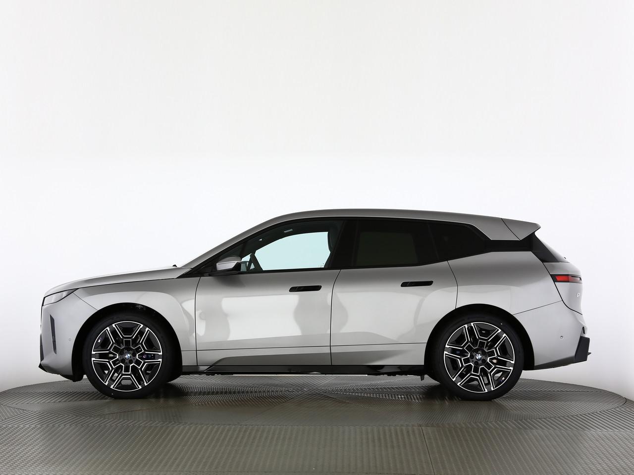 BMW iX xDrive60-showroom-element-1