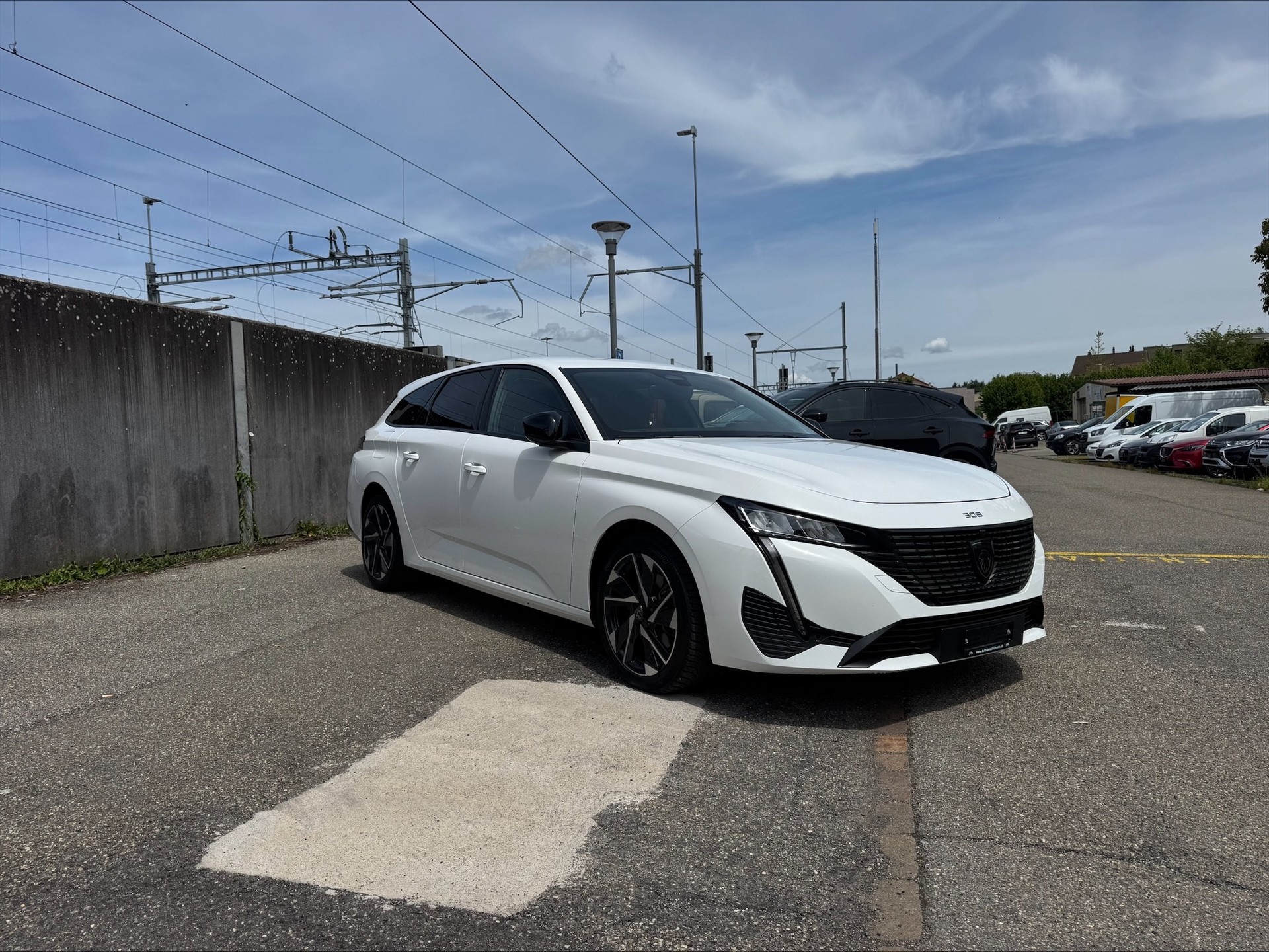PEUGEOT 308 SW 1.5 BlueHDI Allure EAT8-image-6