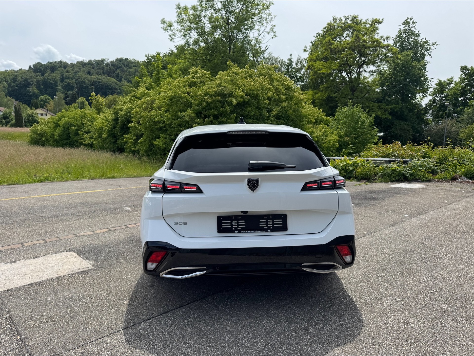 PEUGEOT 308 SW 1.5 BlueHDI Allure EAT8-showroom-element-3