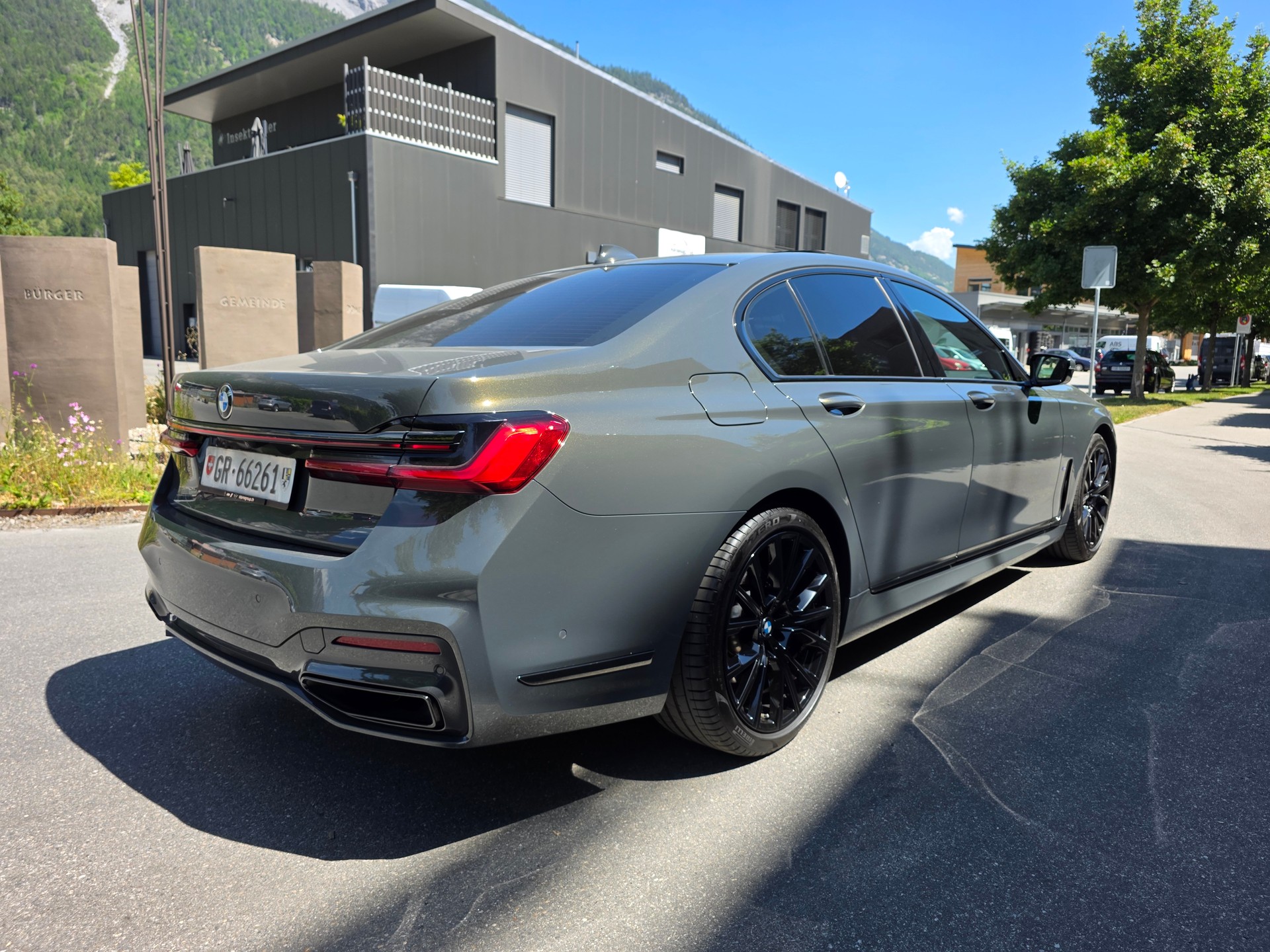 BMW 730d xDrive 48V M Sport Steptronic-image-4