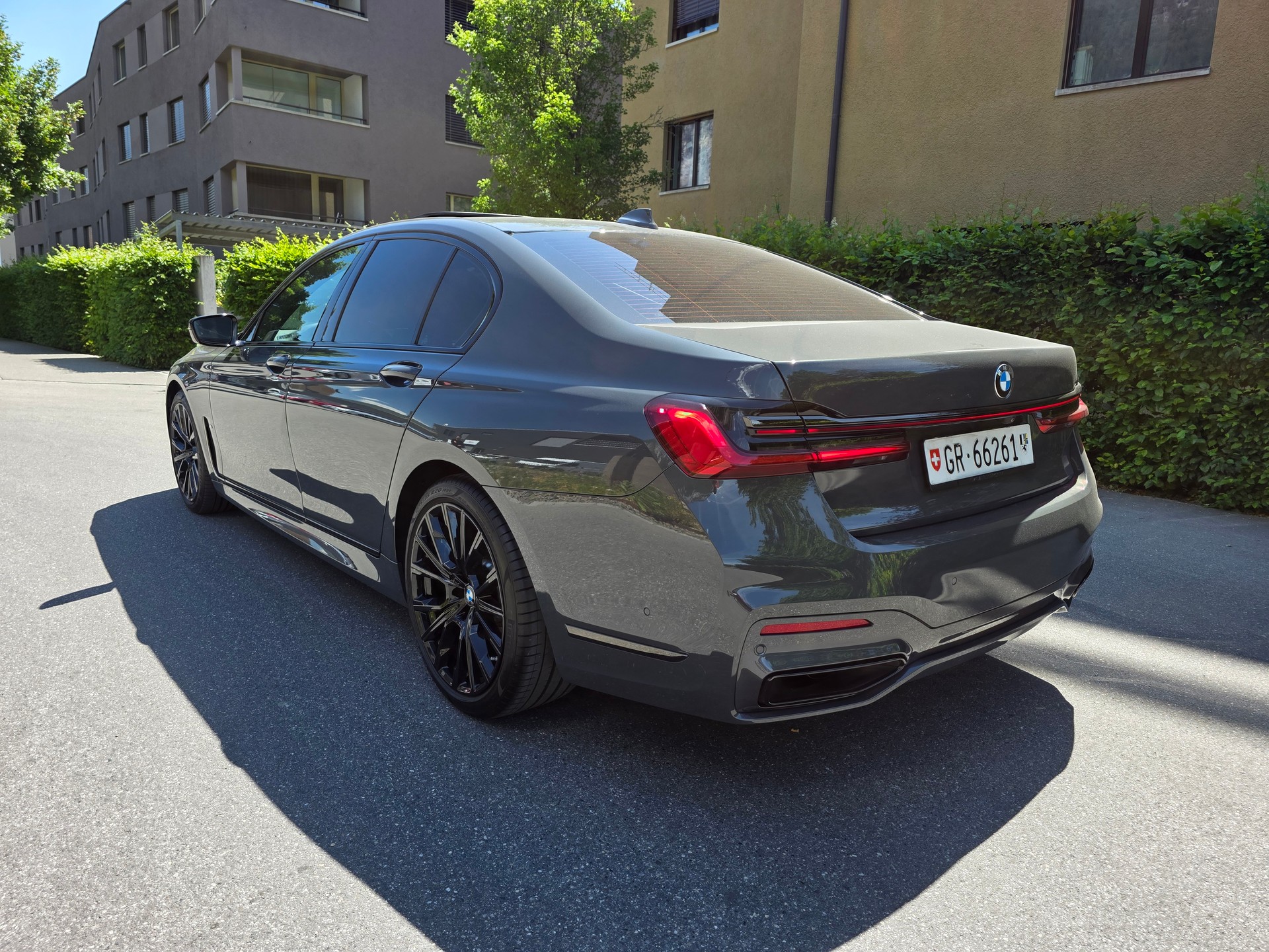 BMW 730d xDrive 48V M Sport Steptronic-image-2