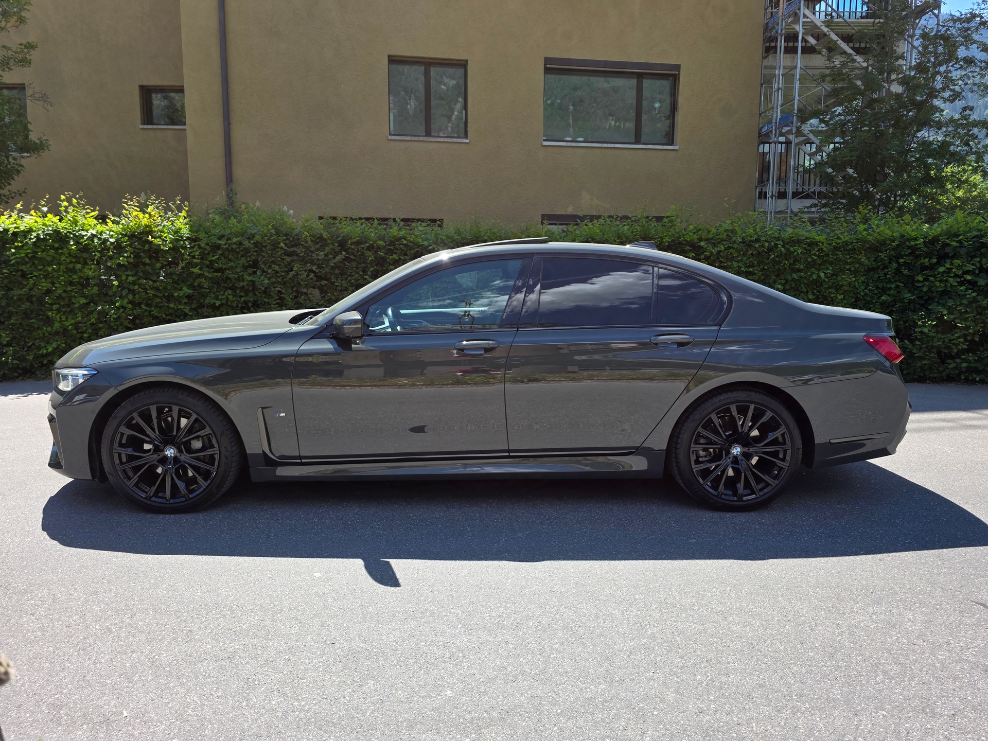 BMW 730d xDrive 48V M Sport Steptronic-image-1