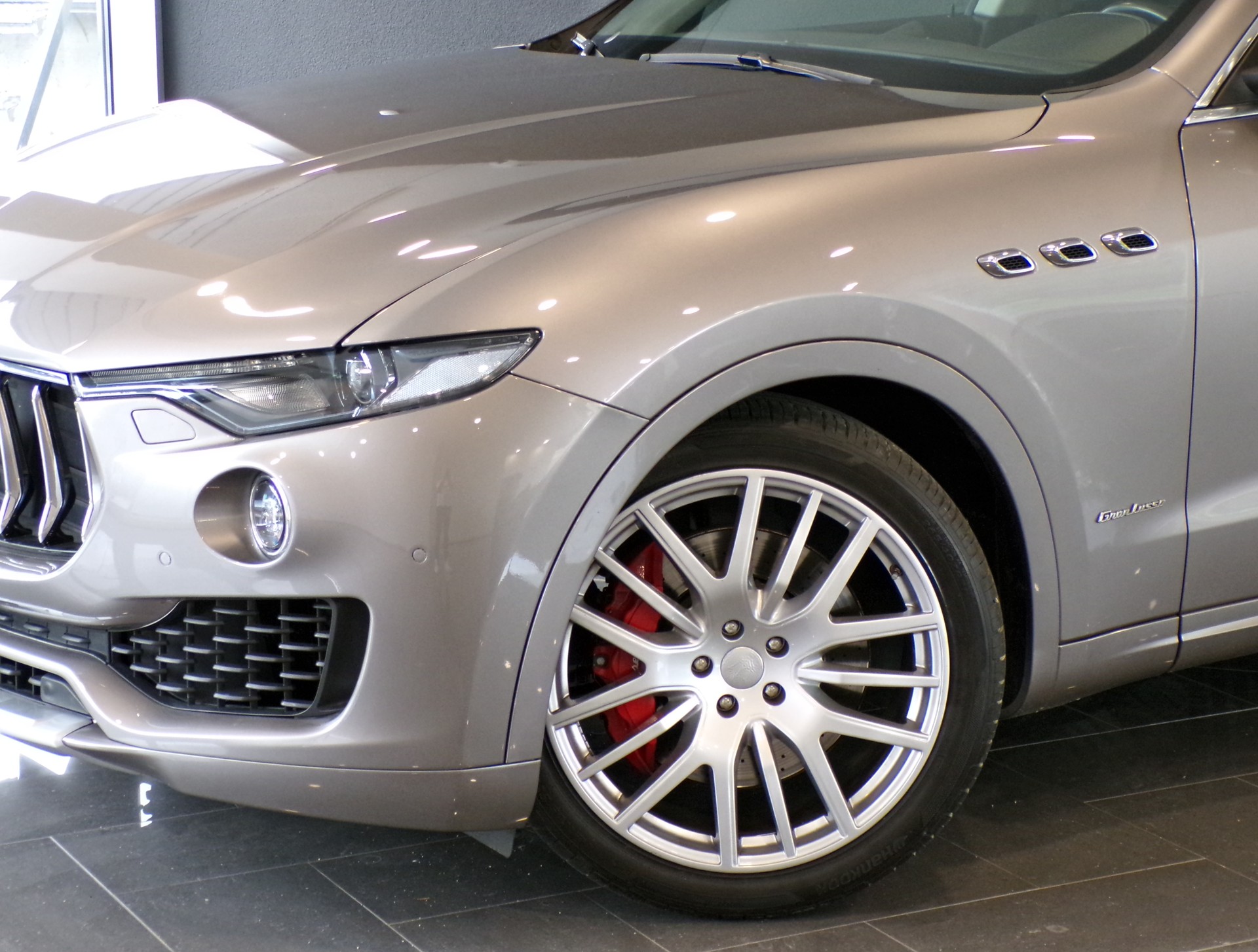 MASERATI Levante S 3.0 V6 GranLusso Automatica-showroom-element-1