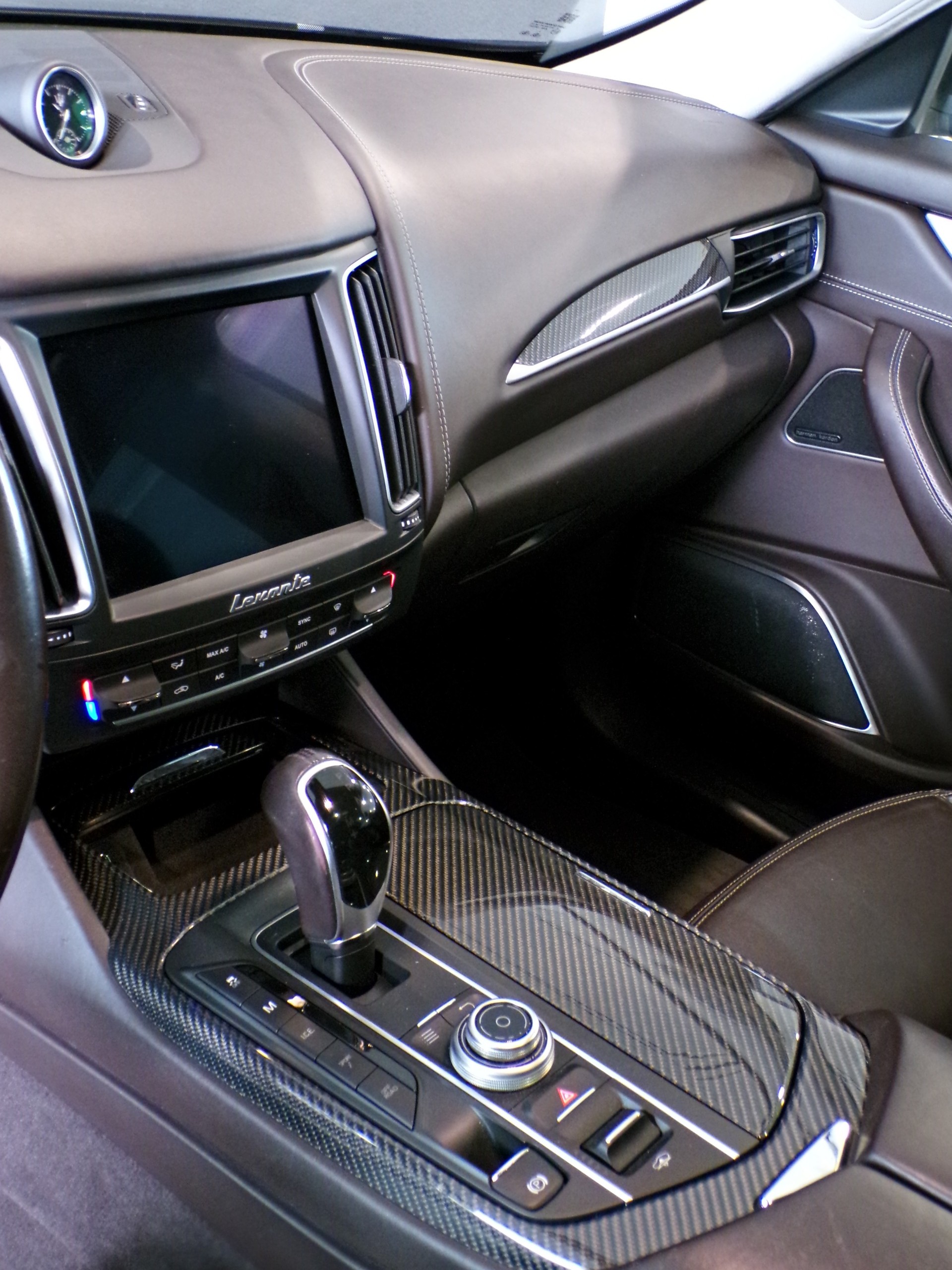 MASERATI Levante S 3.0 V6 GranLusso Automatica-image-15