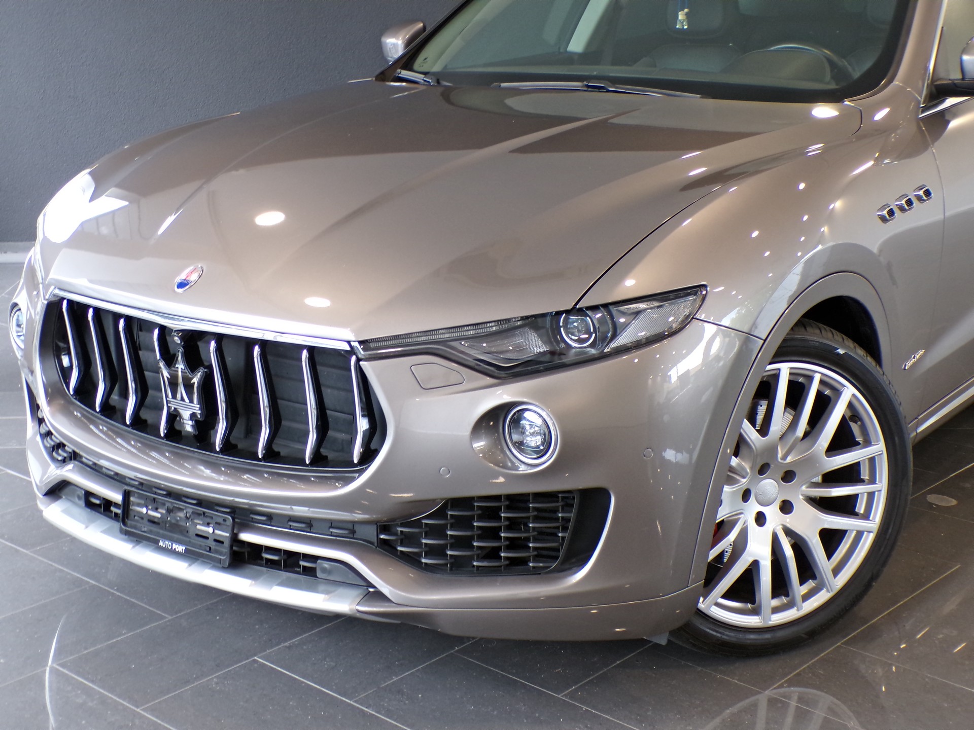 MASERATI Levante S 3.0 V6 GranLusso Automatica-showroom-element-2
