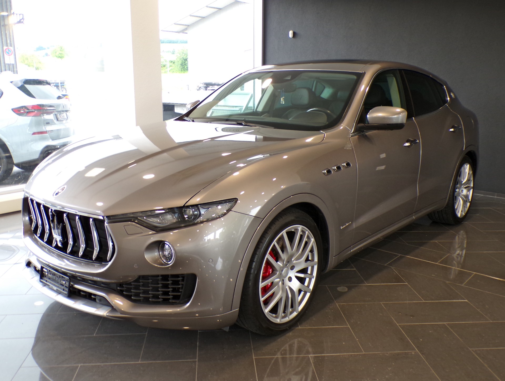 MASERATI Levante S 3.0 V6 GranLusso Automatica-showroom-element-3
