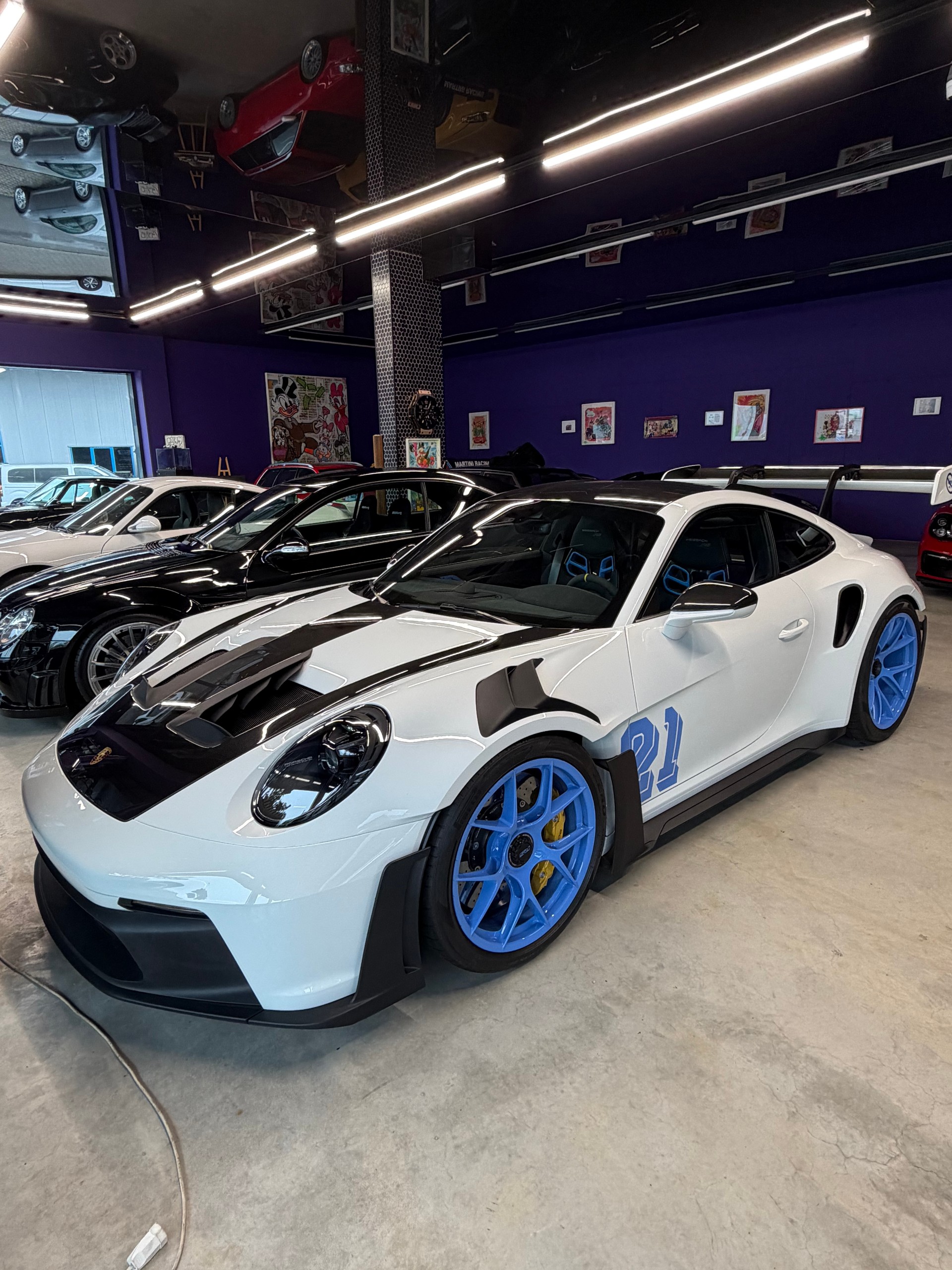 PORSCHE 911 GT3 RS-showroom-element-1