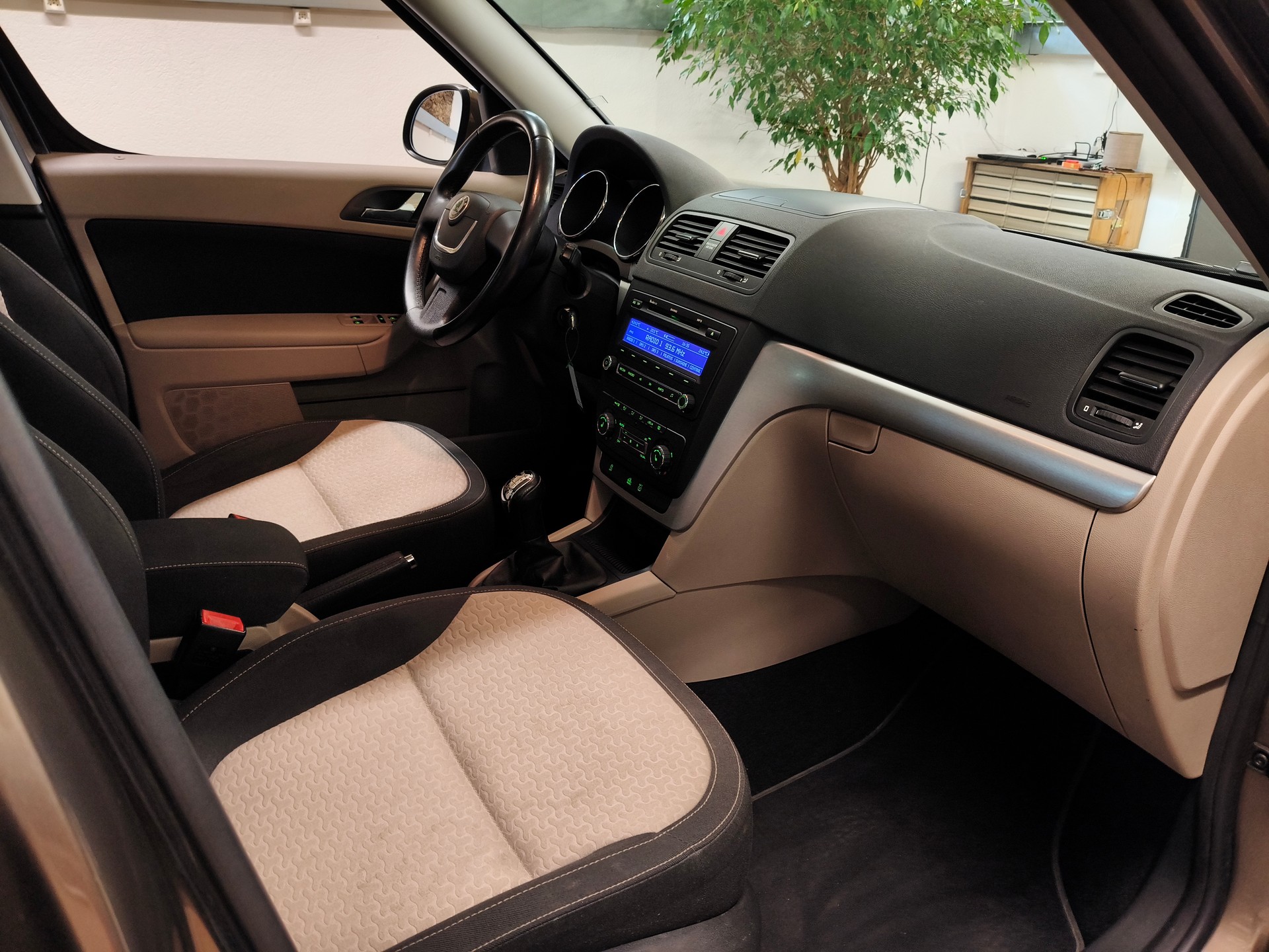 SKODA Yeti 1.8 TSI Experience 4x4-image-21