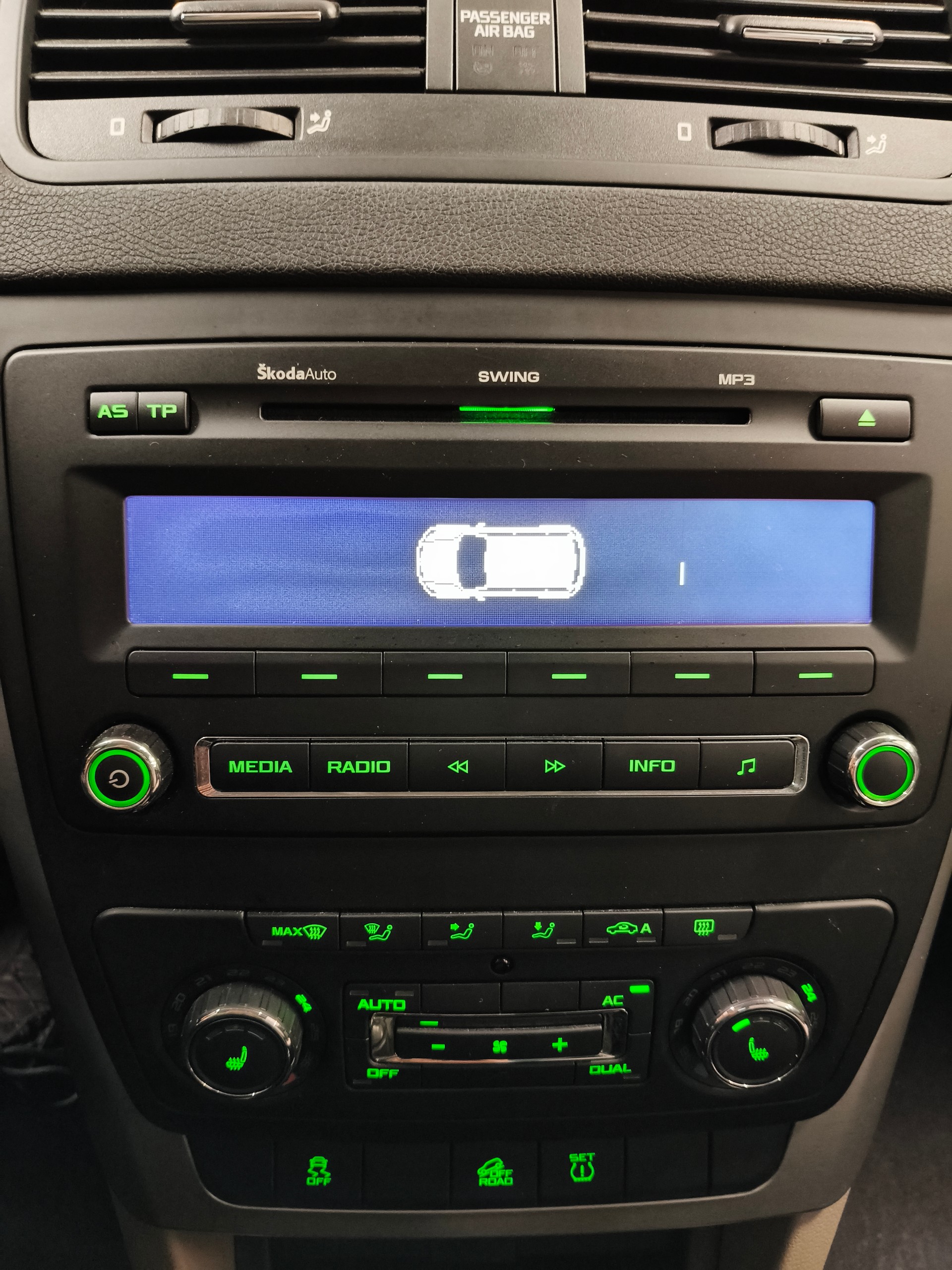 SKODA Yeti 1.8 TSI Experience 4x4-image-23