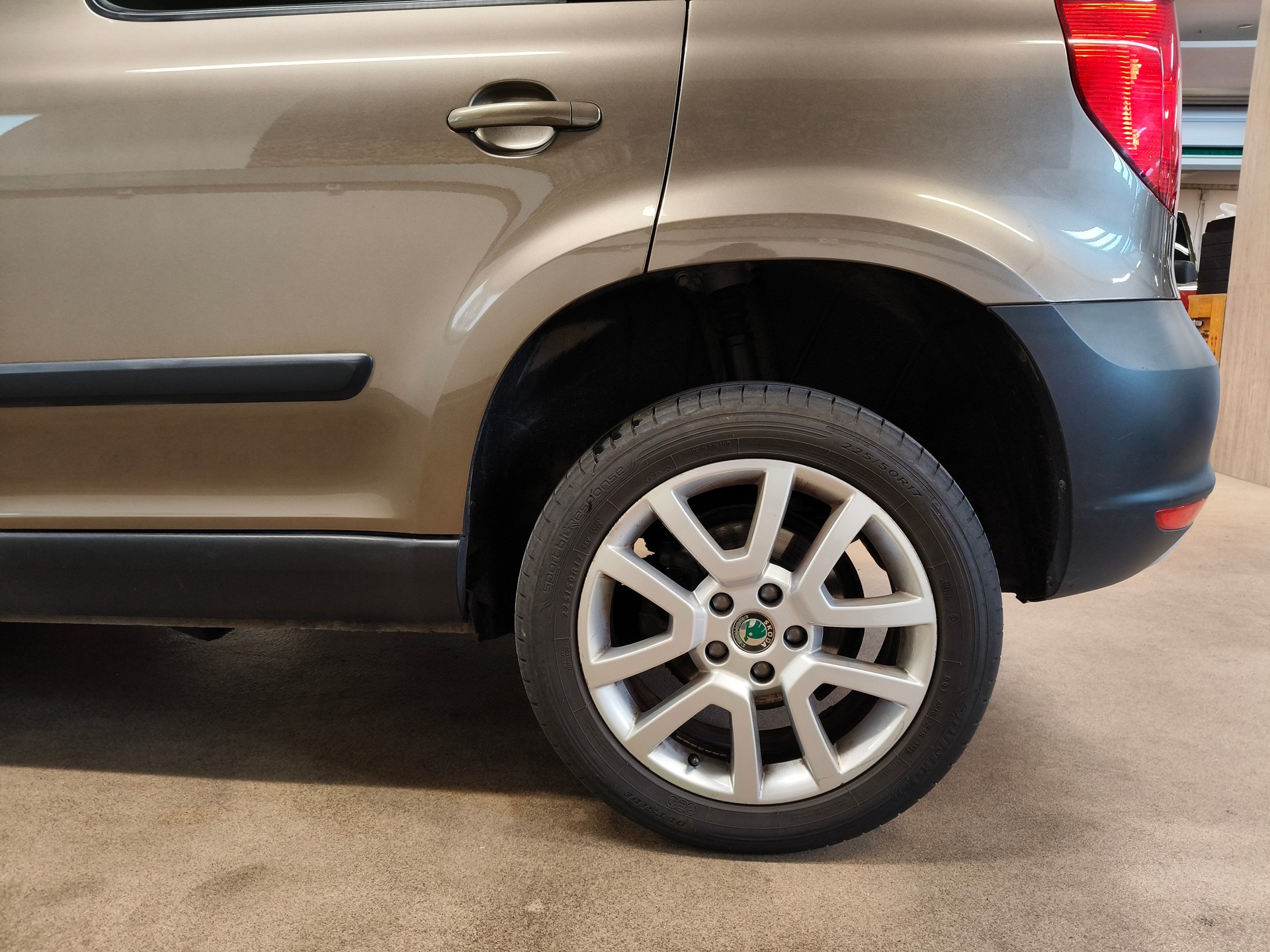 SKODA Yeti 1.8 TSI Experience 4x4-image-13