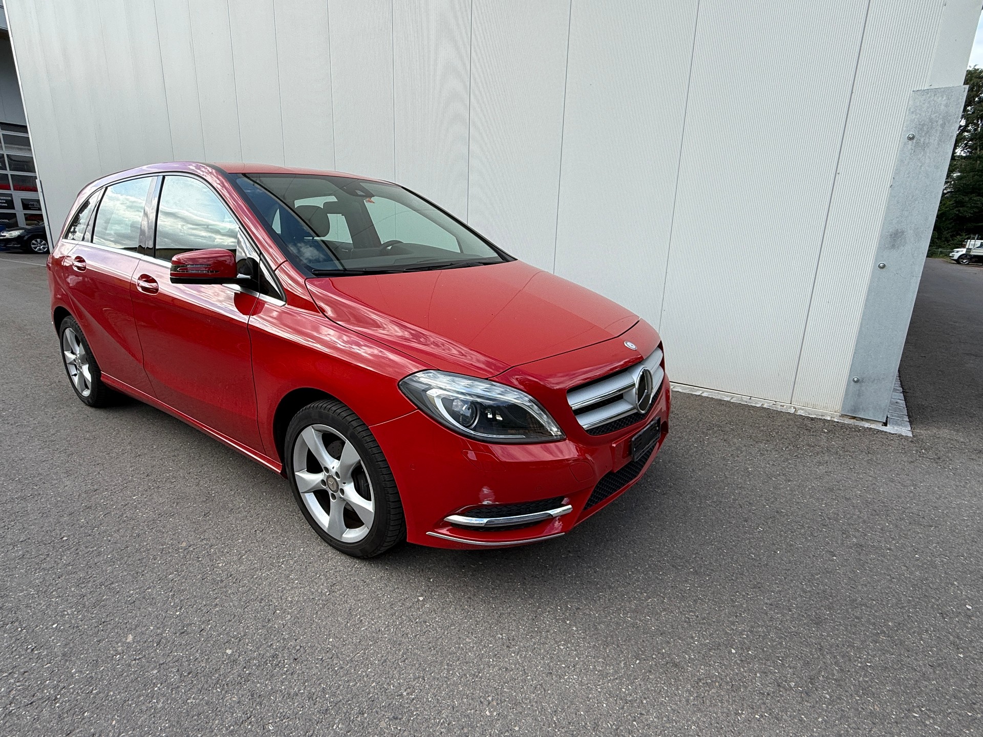 MERCEDES-BENZ B 180 7G-DCT Sport-Paket