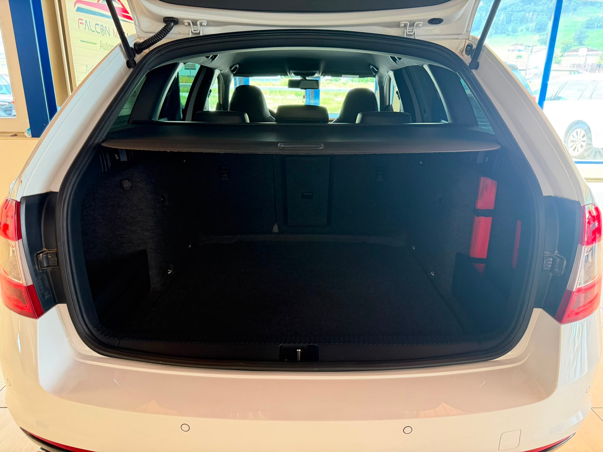 SKODA Octavia Combi 2.0 TDI RS-image-13