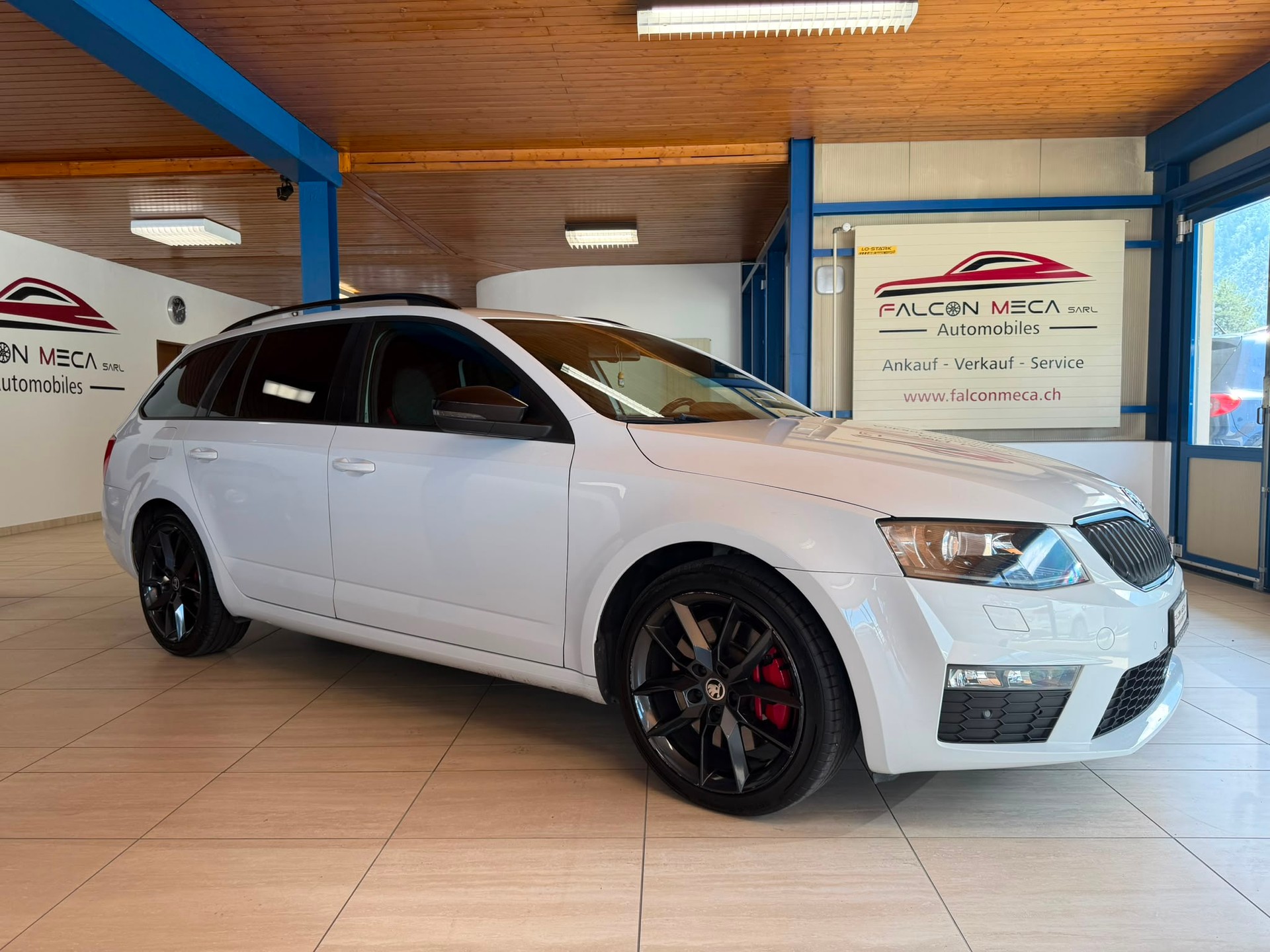 SKODA Octavia Combi 2.0 TDI RS-showroom-element-1
