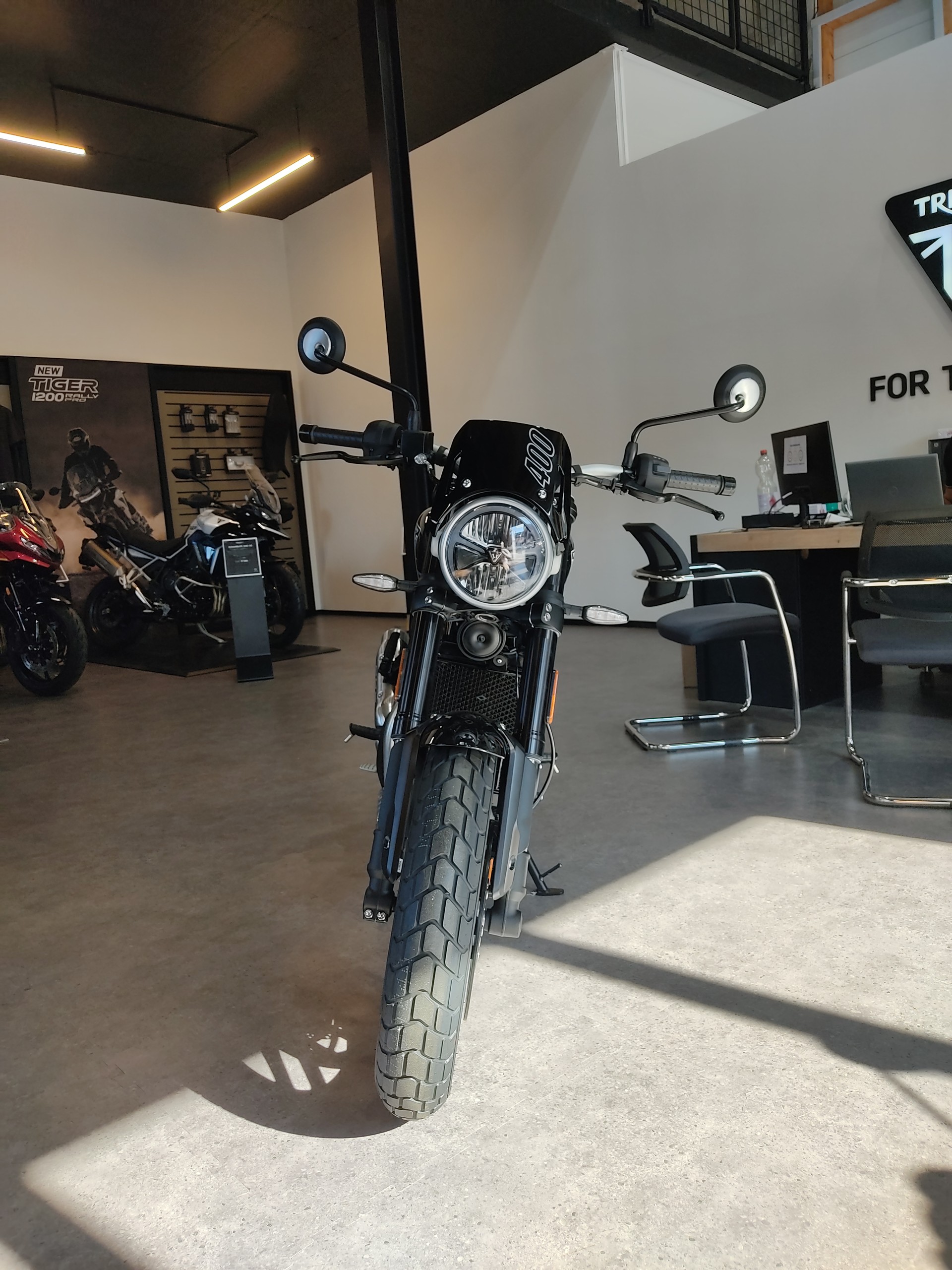 TRIUMPH TRACKER-image-2