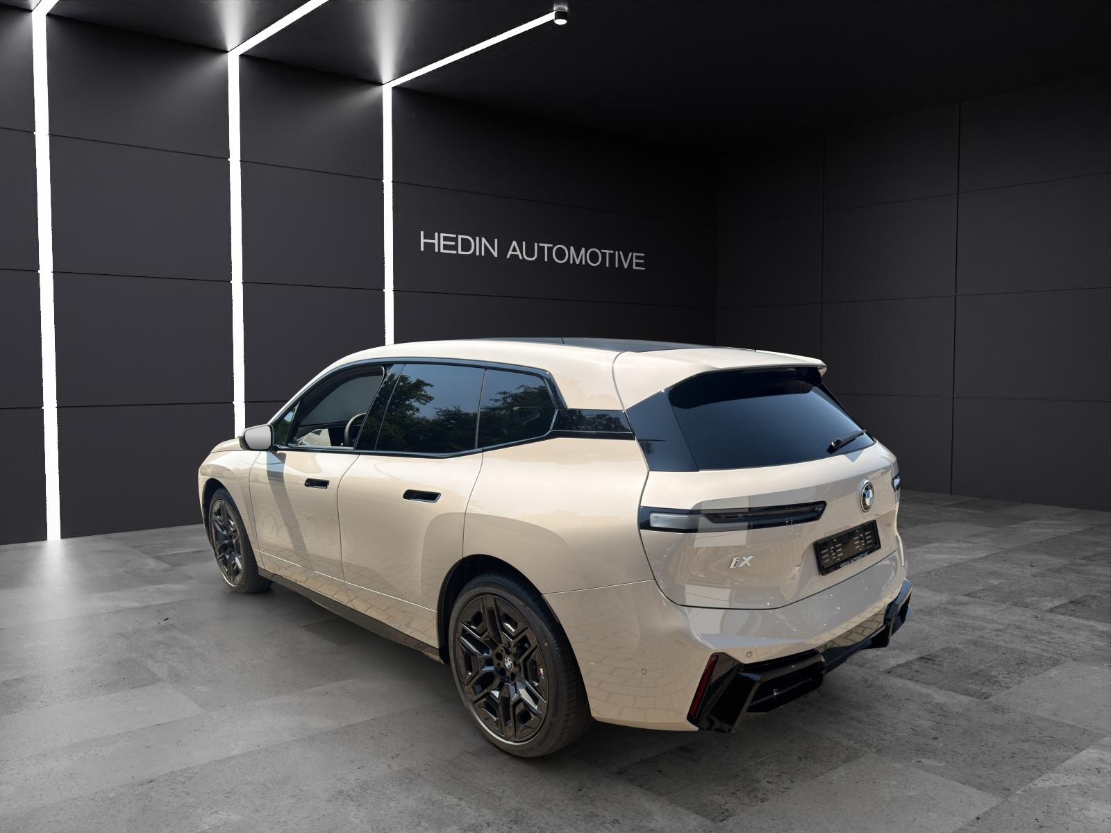 BMW iX xDrive60-showroom-element-2
