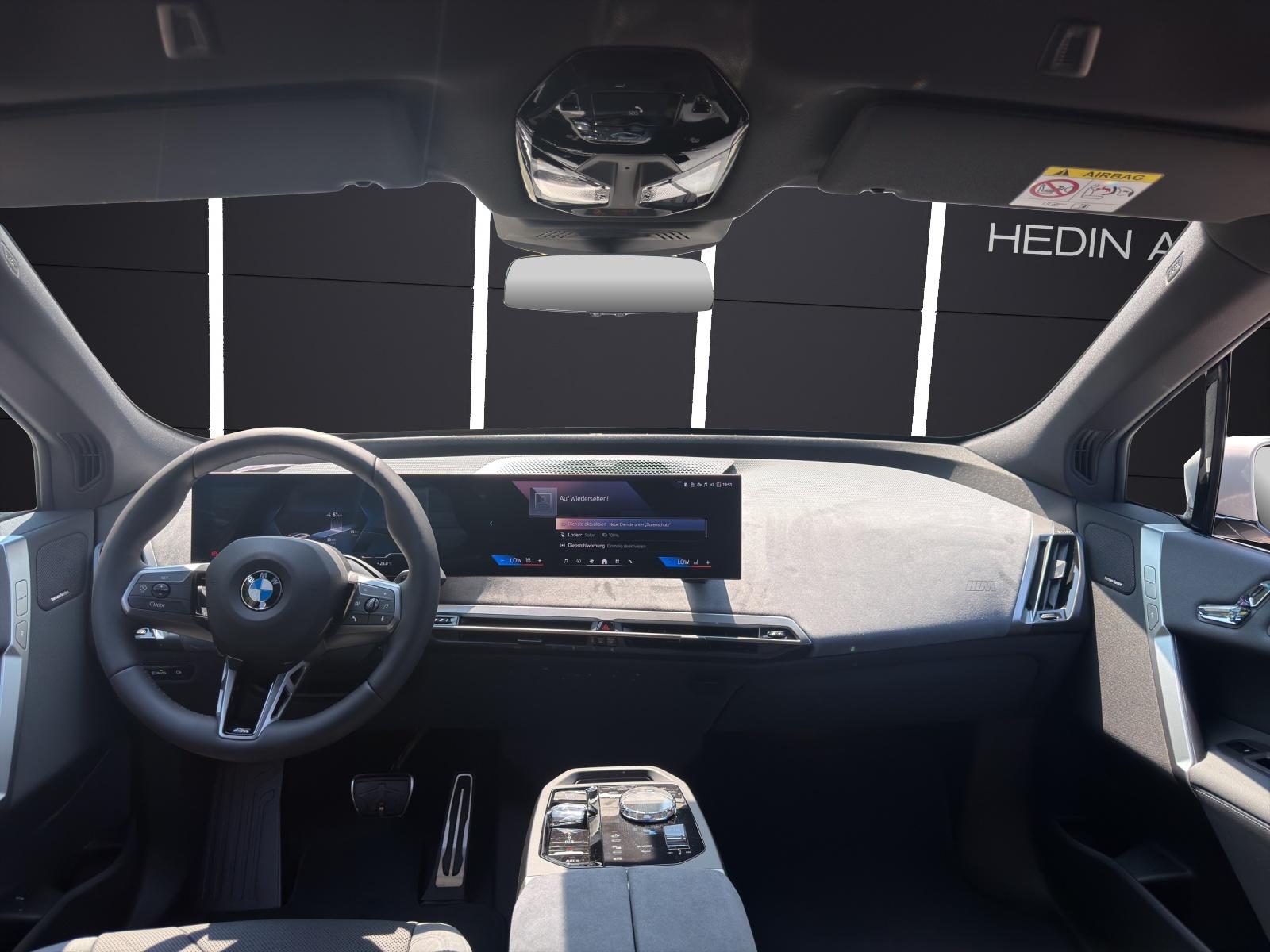 BMW iX xDrive60-image-11