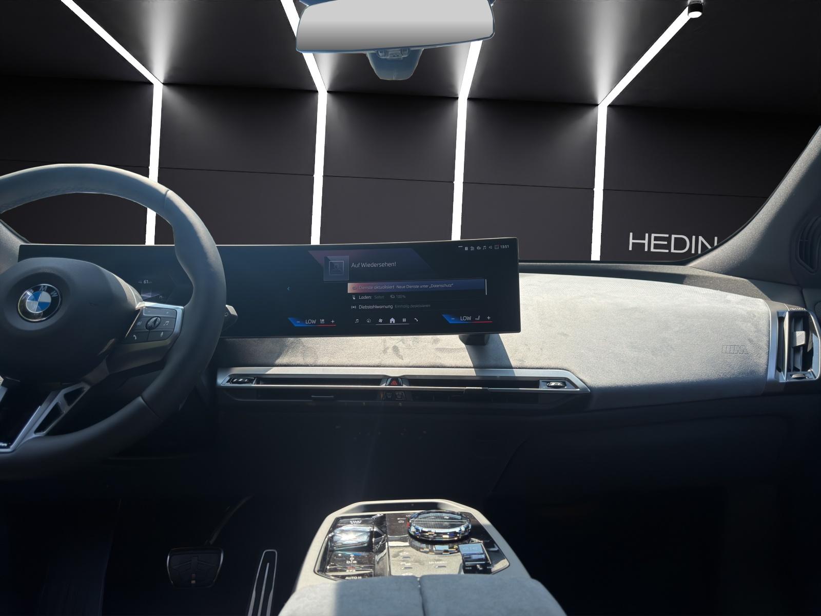 BMW iX xDrive60-image-12