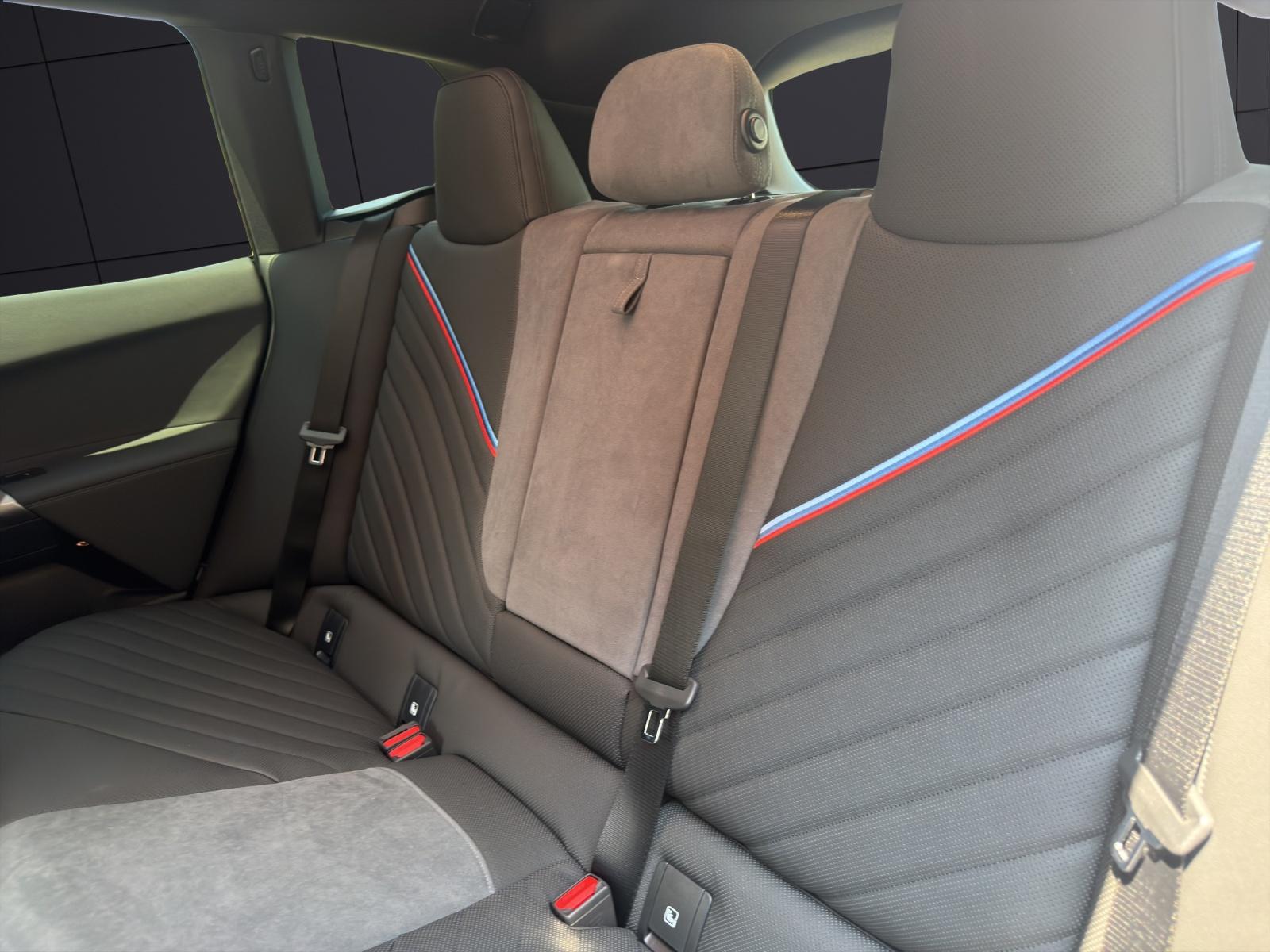 BMW iX xDrive60-image-13