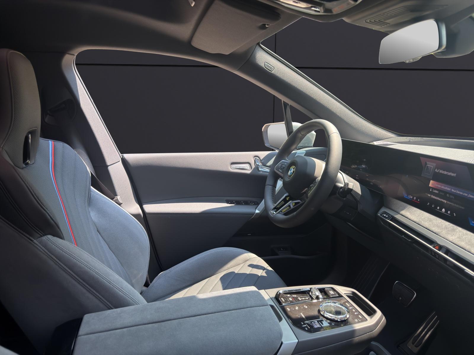 BMW iX xDrive60-image-18