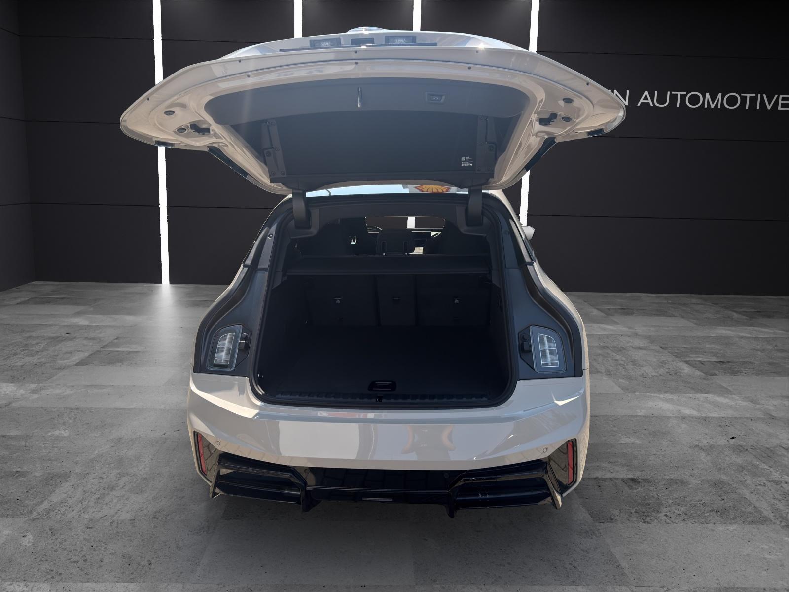 BMW iX xDrive60-image-9