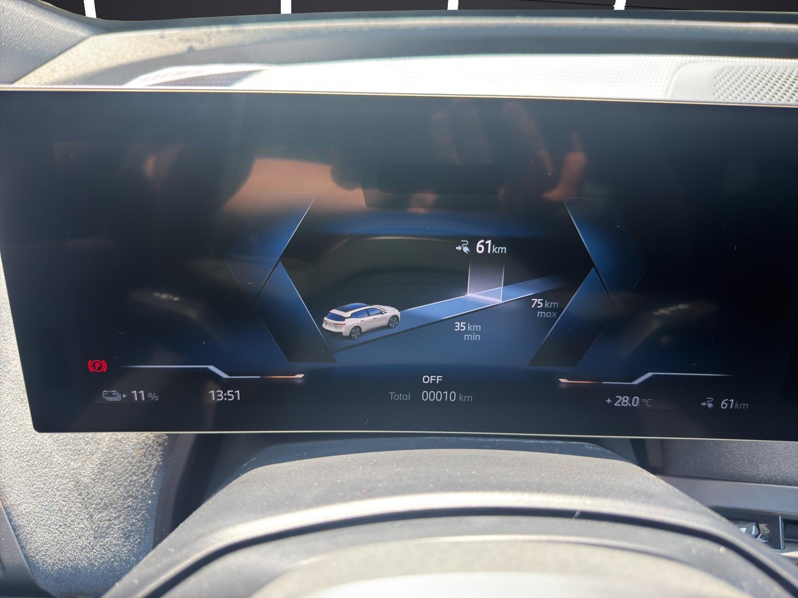 BMW iX xDrive60-image-10