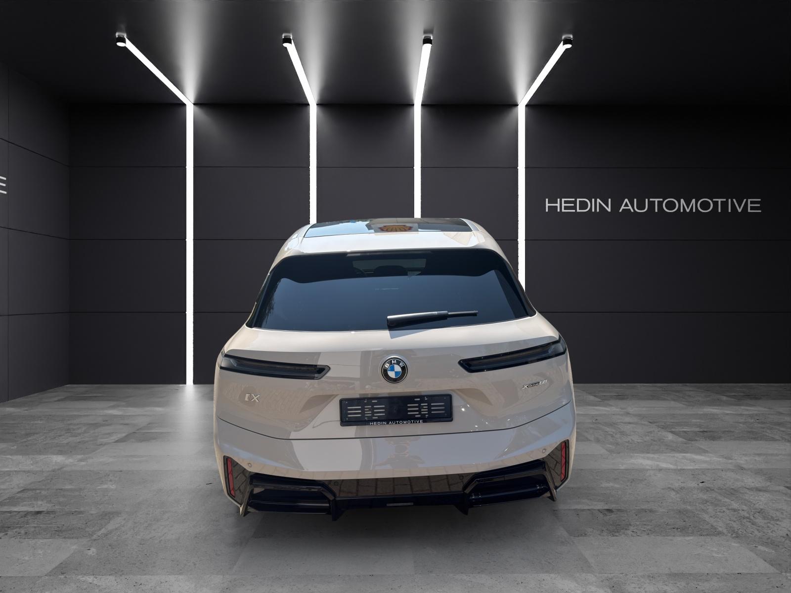 BMW iX xDrive60-image-8