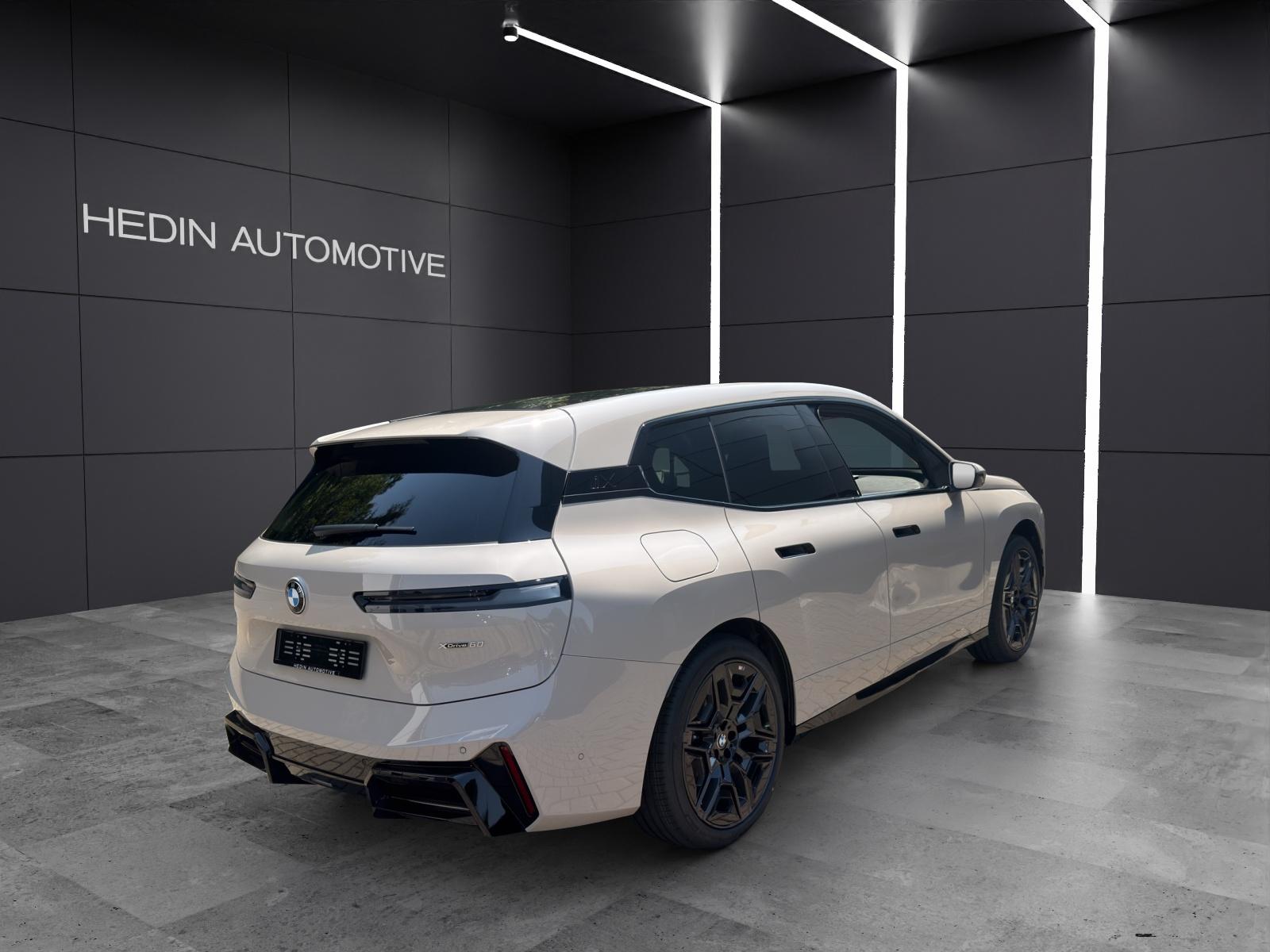 BMW iX xDrive60-image-15