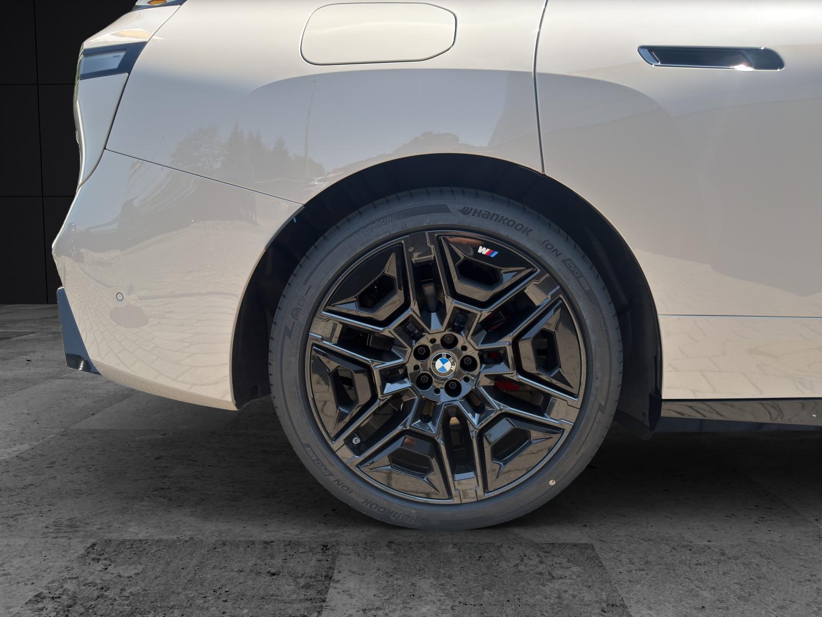 BMW iX xDrive60-image-19