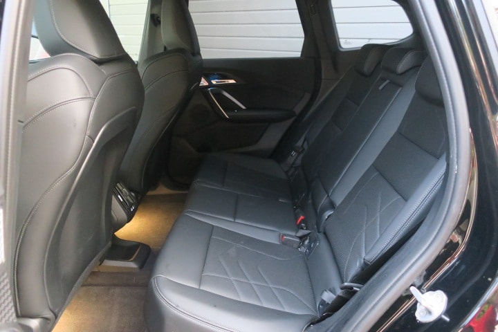 BMW iX1 xDrive 30 M Sport-image-7