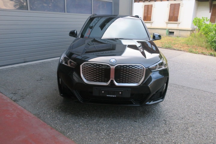 BMW iX1 xDrive 30 M Sport-image-1