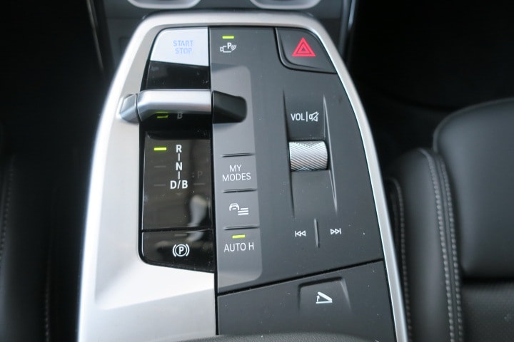 BMW iX1 xDrive 30 M Sport-image-14