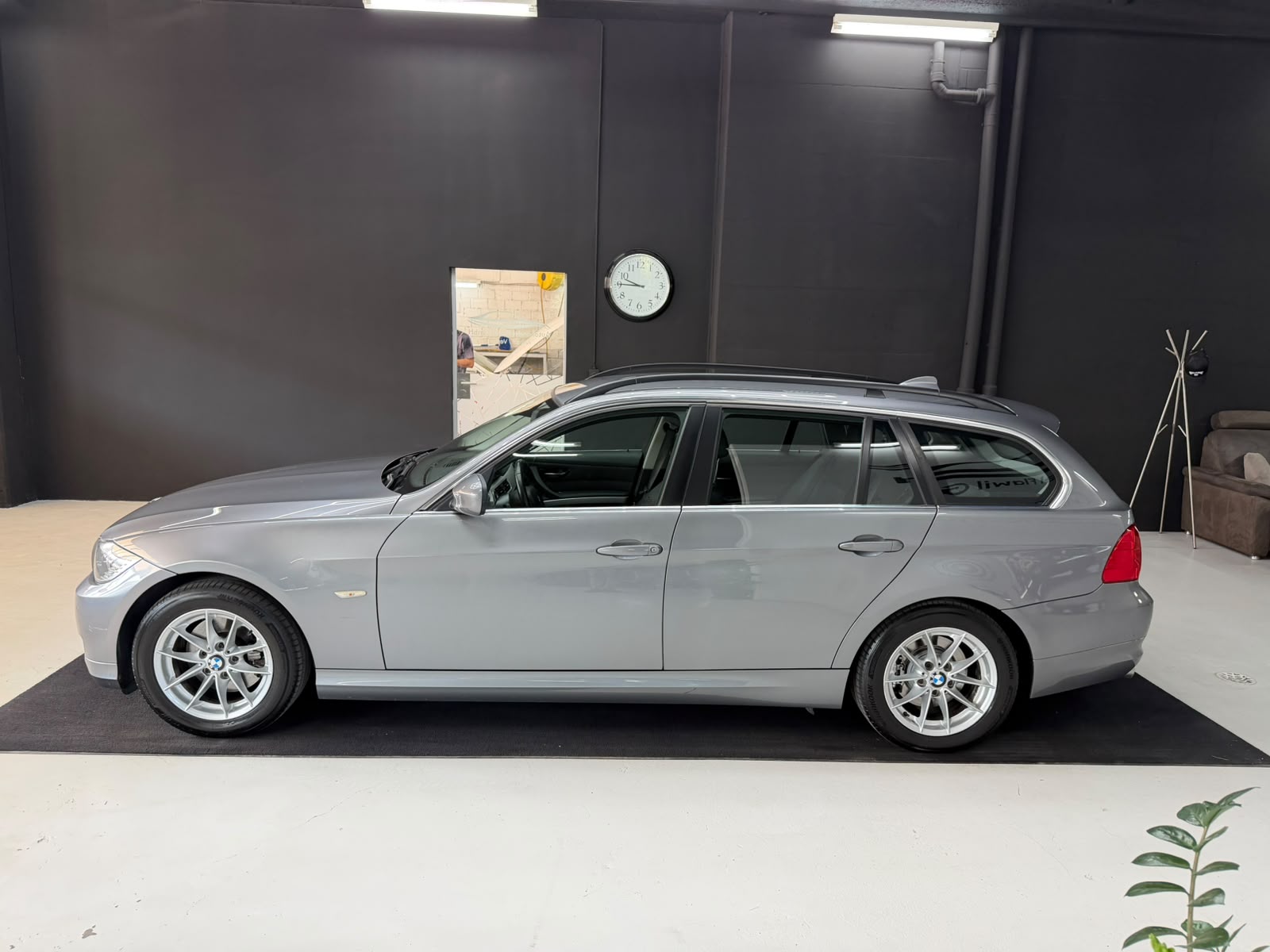 BMW 325i Touring more4you Steptronic-showroom-element-3
