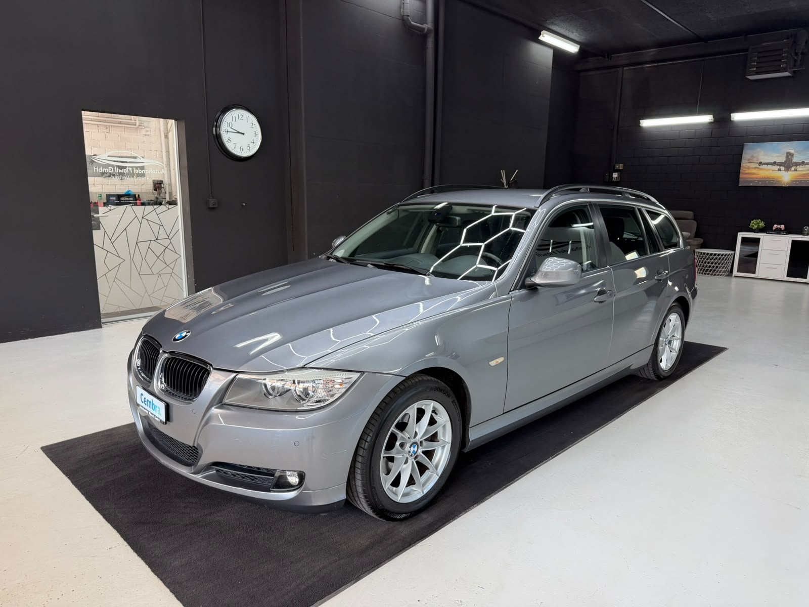 BMW 325i Touring more4you Steptronic-showroom-element-2