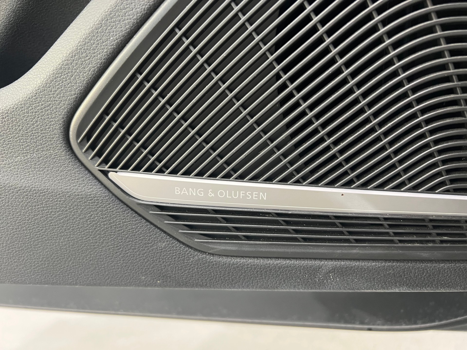 AUDI A4 Avant 40 TFSI S line qu**Matrix,StHz,Panodach,Head Up,AHK,Tempomat ACC**Voll**-image-10